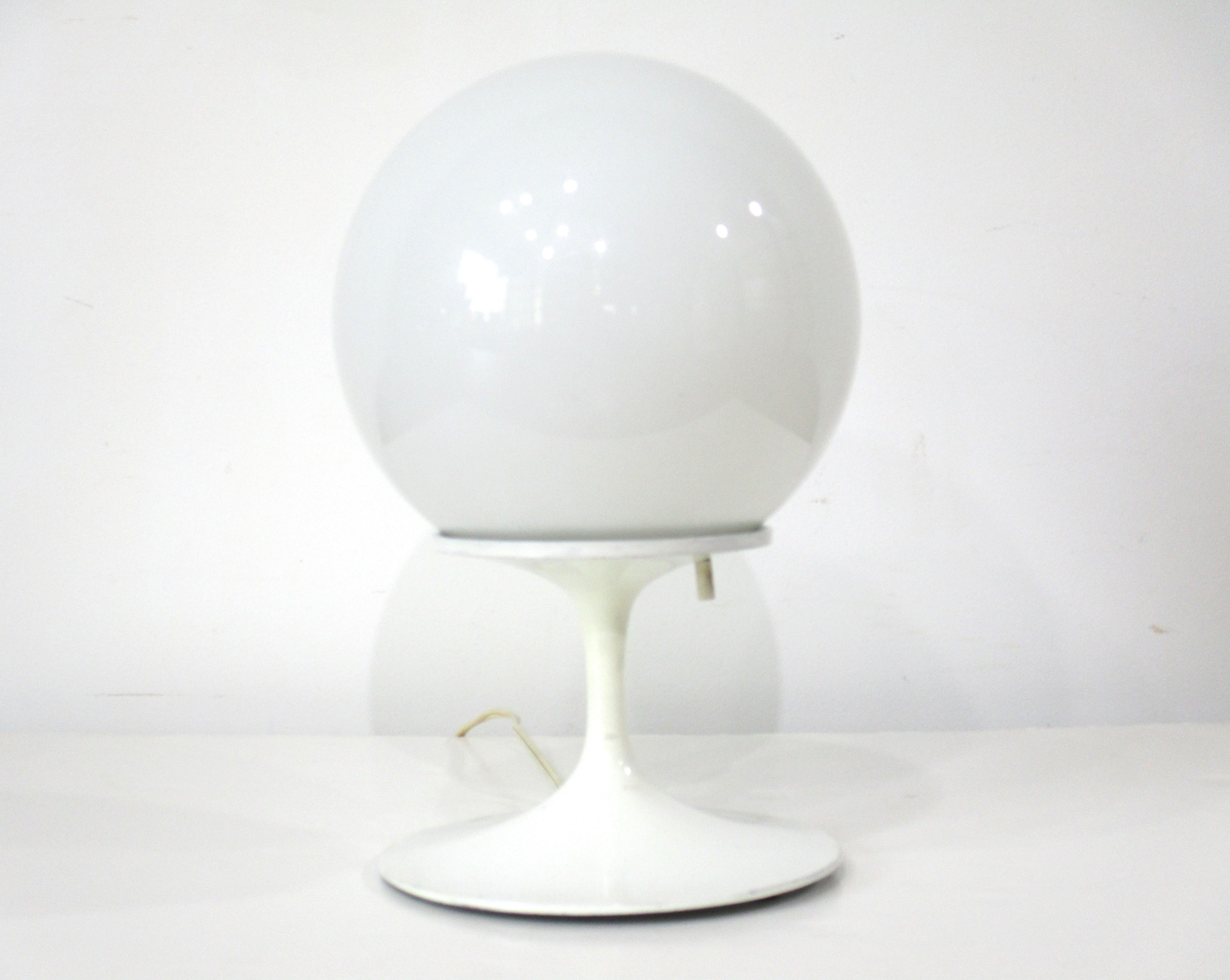 Mid Century Ball Table Lamp by Bill Curry for Design Line For Sale 1