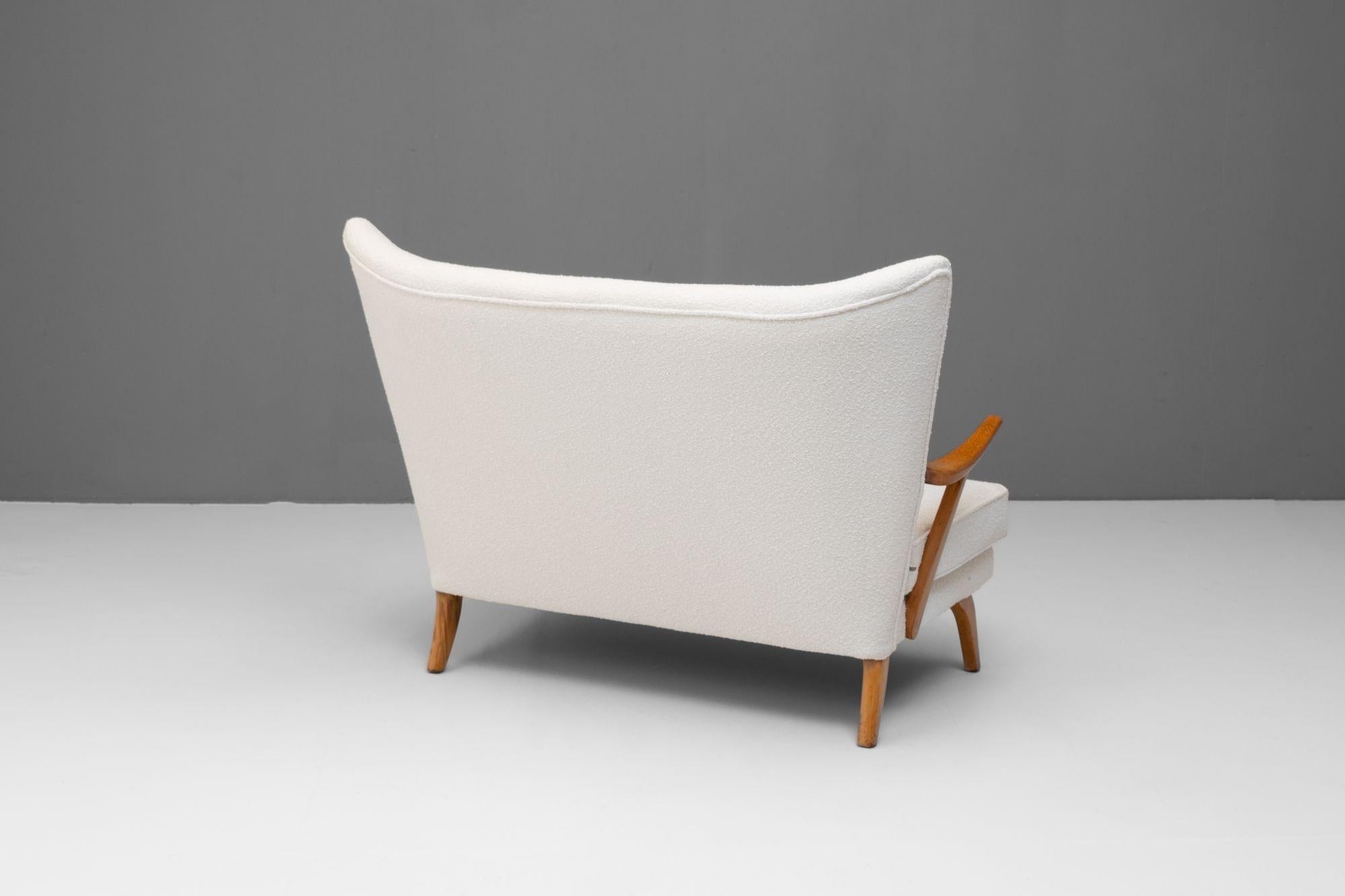 Sofá Bambino de Mitad de Siglo de Howard Keith Moderno de mediados de siglo en venta