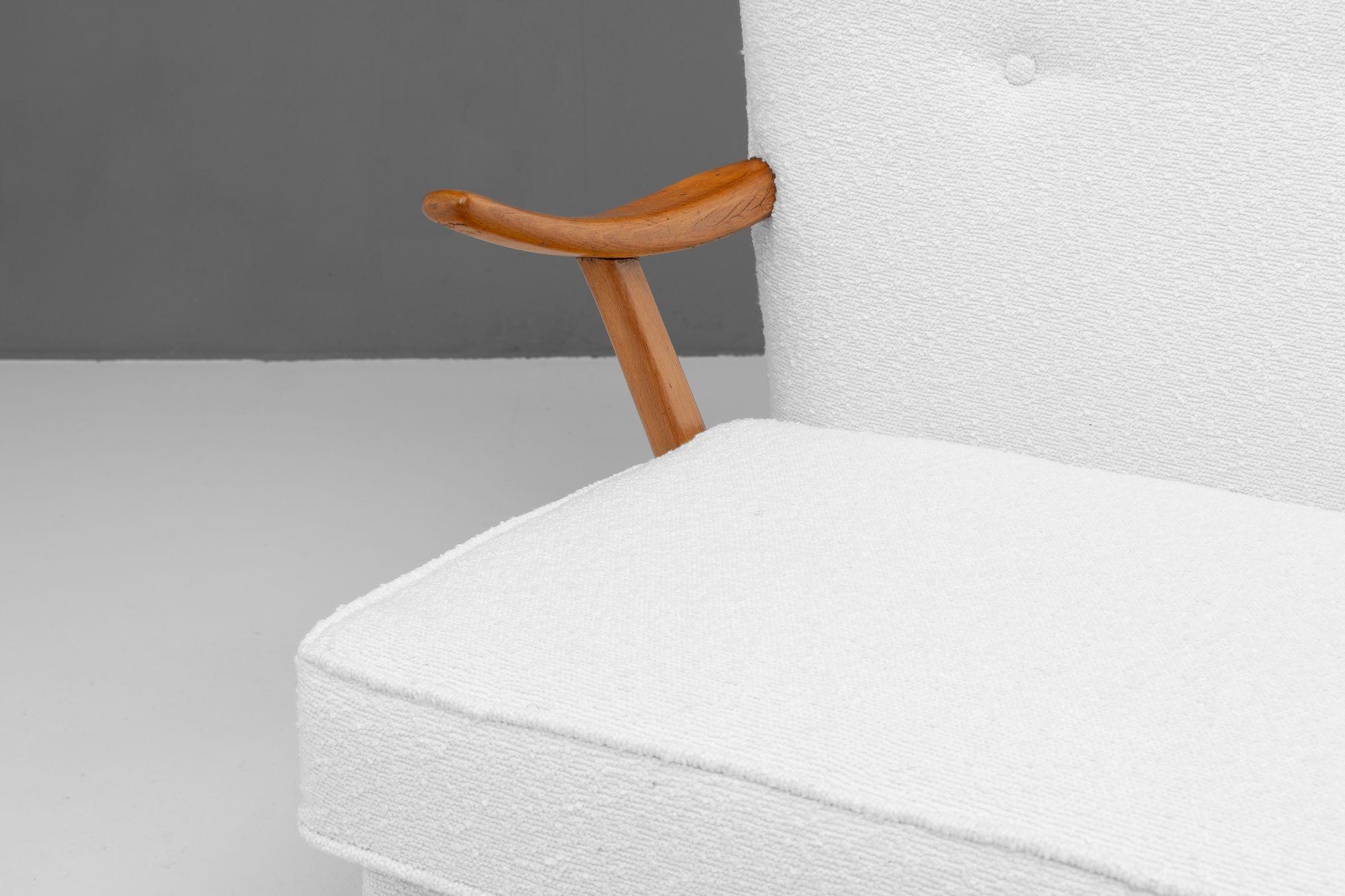 Sofá Bambino de Mitad de Siglo de Howard Keith en Bueno estado para la venta en London, England