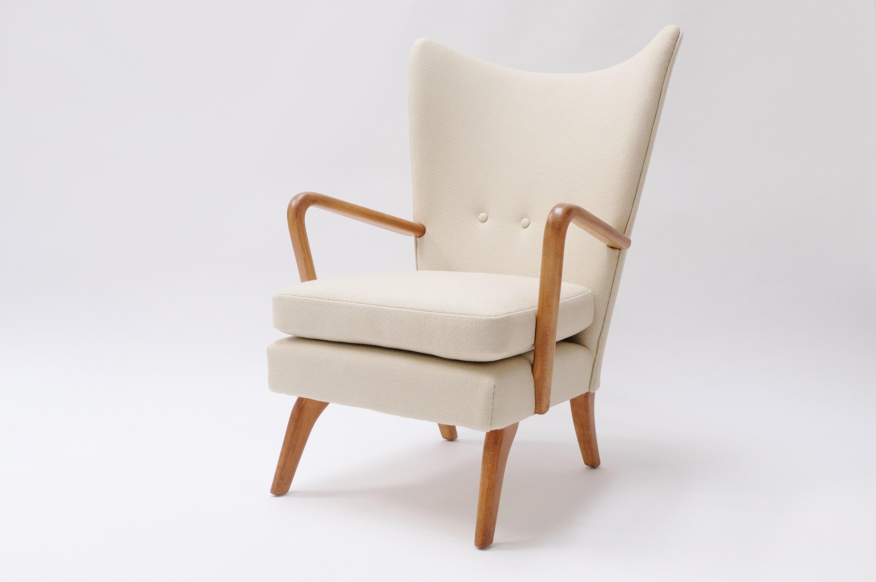Mid-Century Bambino Wingback Armchair by Howard Keith, 1950s, England In Excellent Condition For Sale In London, GB