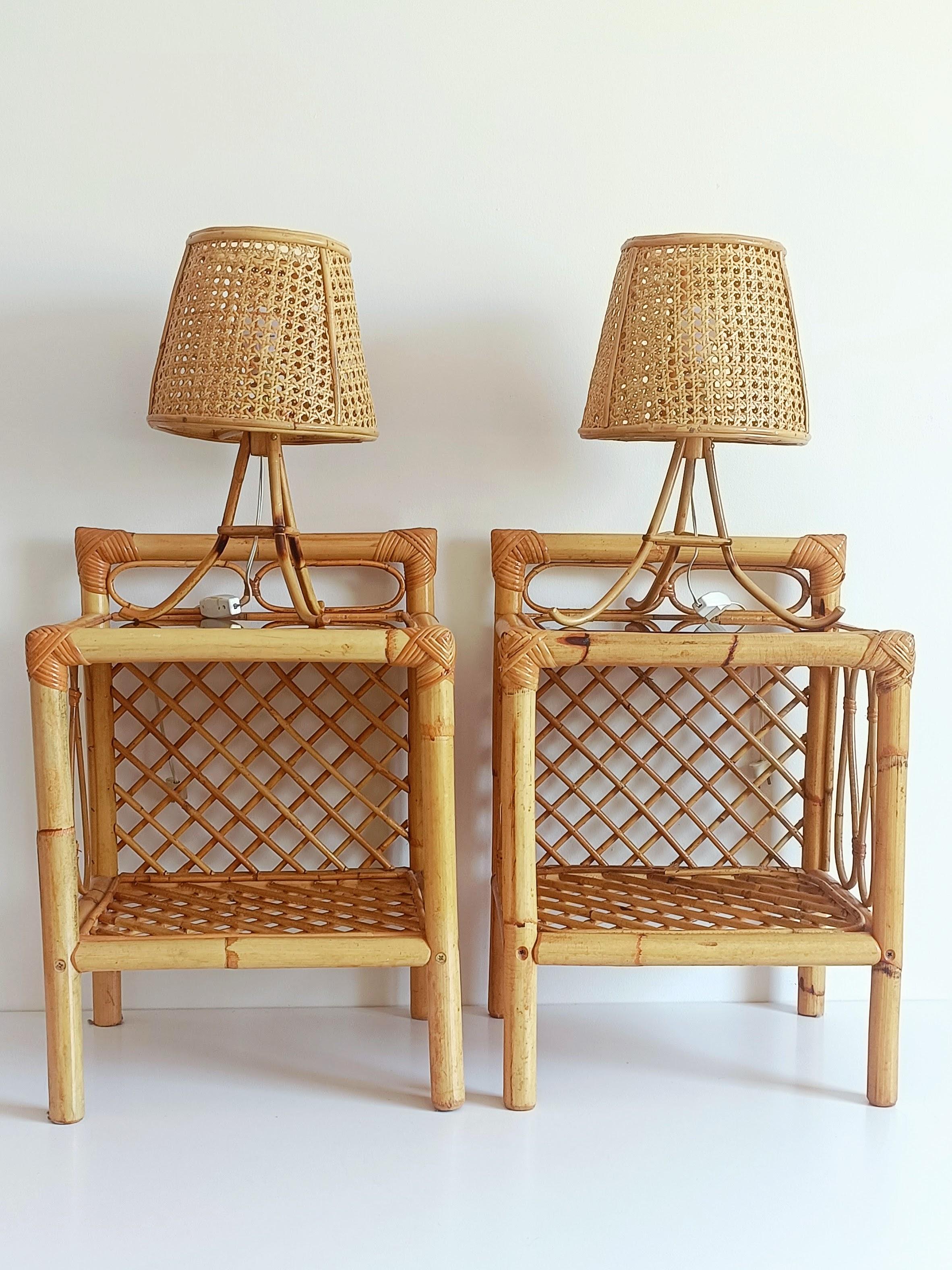 Coppia di grandi lampade da tavolo in bambù, rattan e canna di Louis Sognot

Un'elegante coppia di grandi lampade da tavolo attribuite al designer francese Louis Sognot, realizzate in bambù, rattan e canna intrecciata a mano. Incarnando la