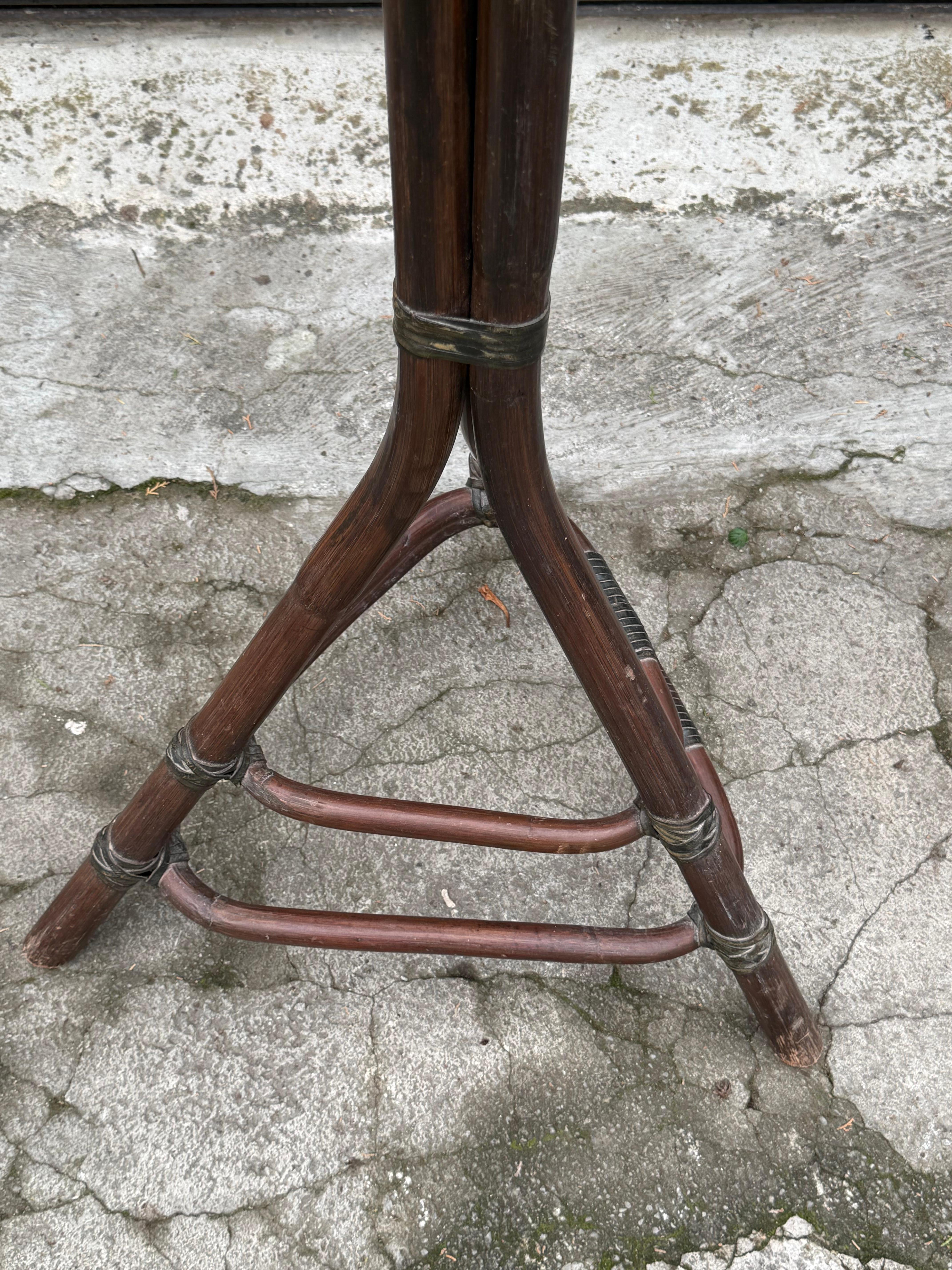 Perchero de bambú y cuero de mediados de siglo, años 60 Italiano en venta