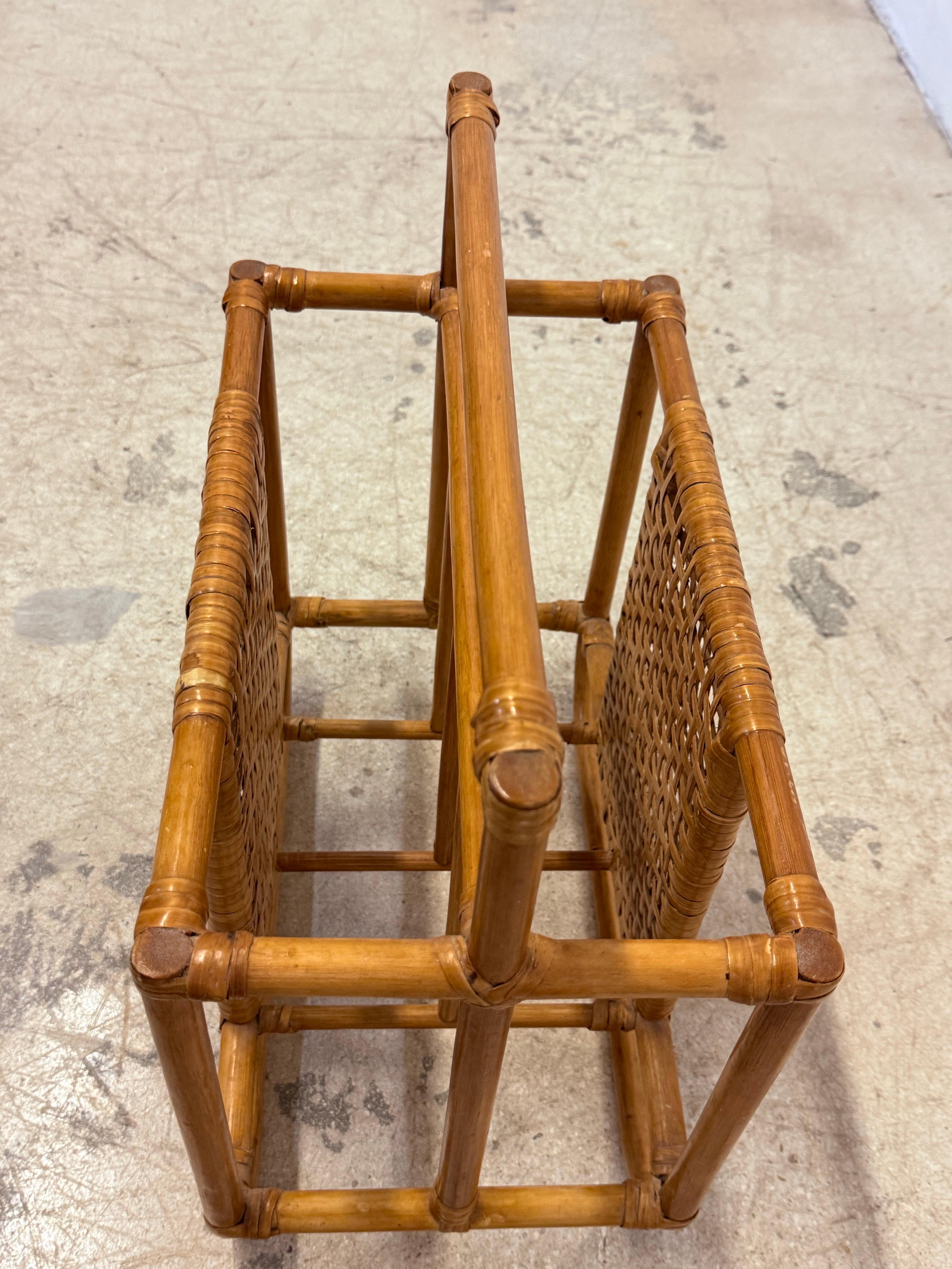 Porte-revues en bambou et rotin du milieu du siècle, 1970 en vente 4