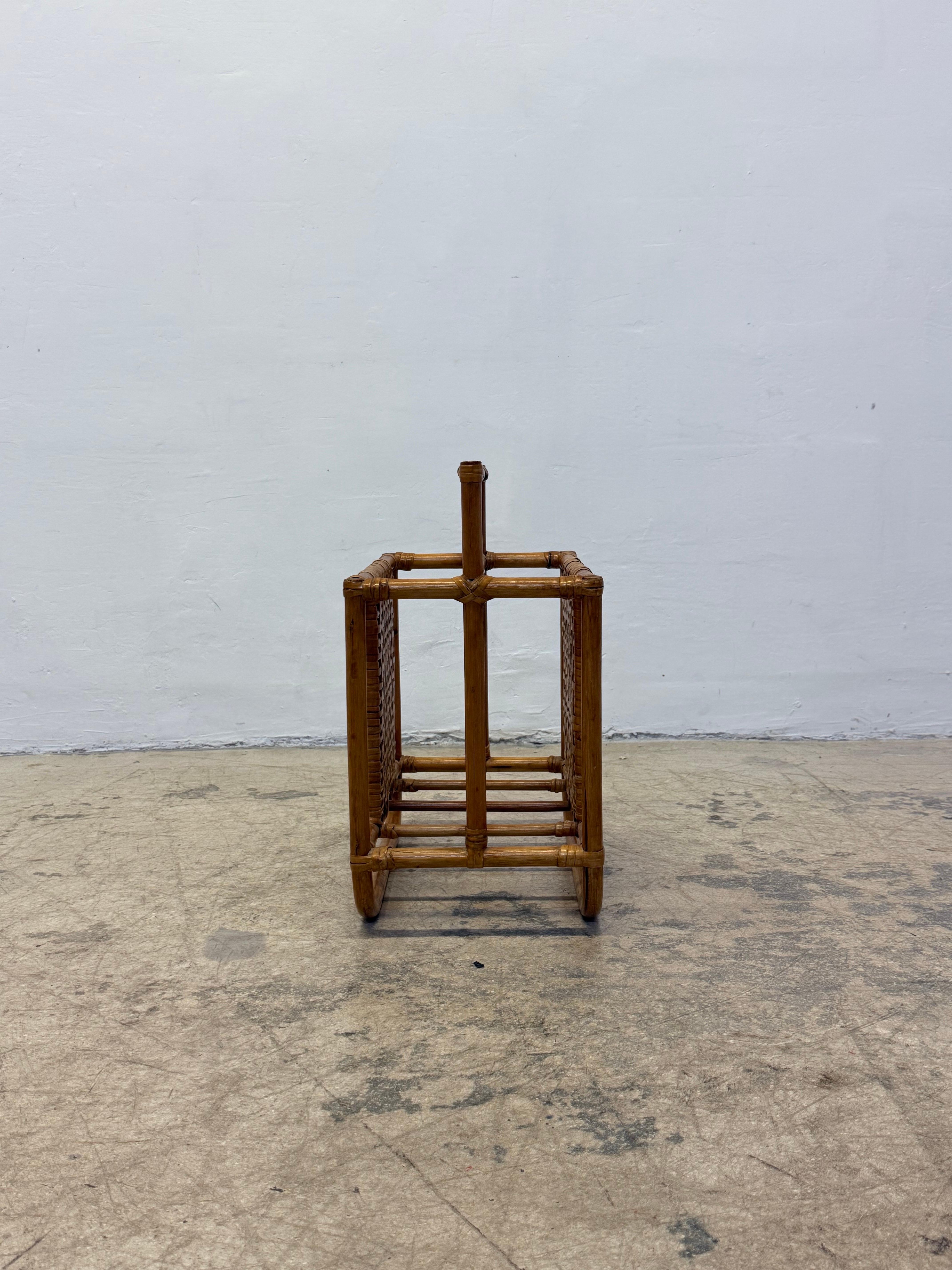 Mid-Century Modern Porte-revues en bambou et rotin du milieu du siècle, 1970 en vente