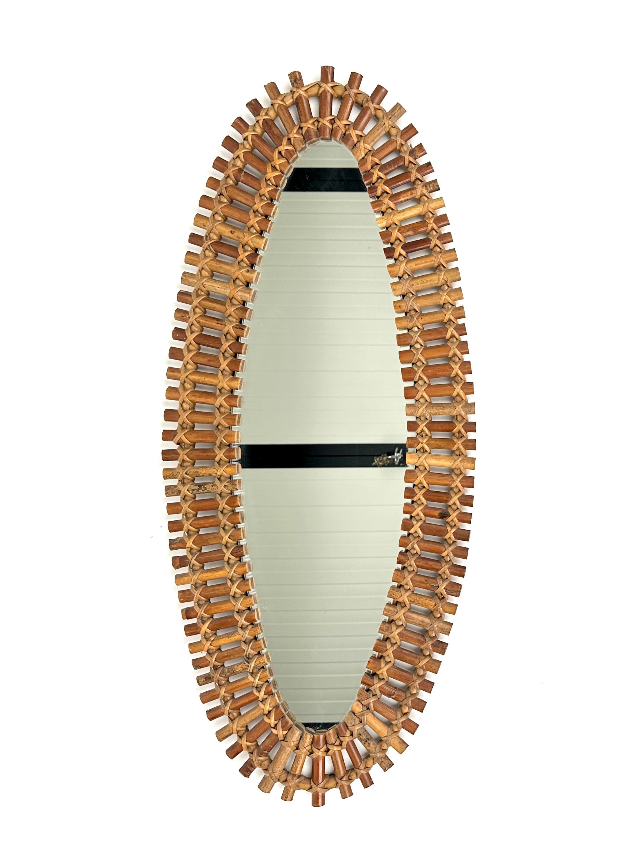 Beautiful oval wall mirror in bamboo and rattan.

Made in Italy in the 1960s.