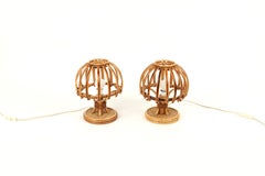 Coppia di lampade da tavolo in bambù e rattan del Medioevo Stile Louis Sognot Italia, anni '70