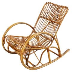 Chaise à bascule du milieu du siècle dernier en bambou et rotin style Franco Albini, Italie années 60