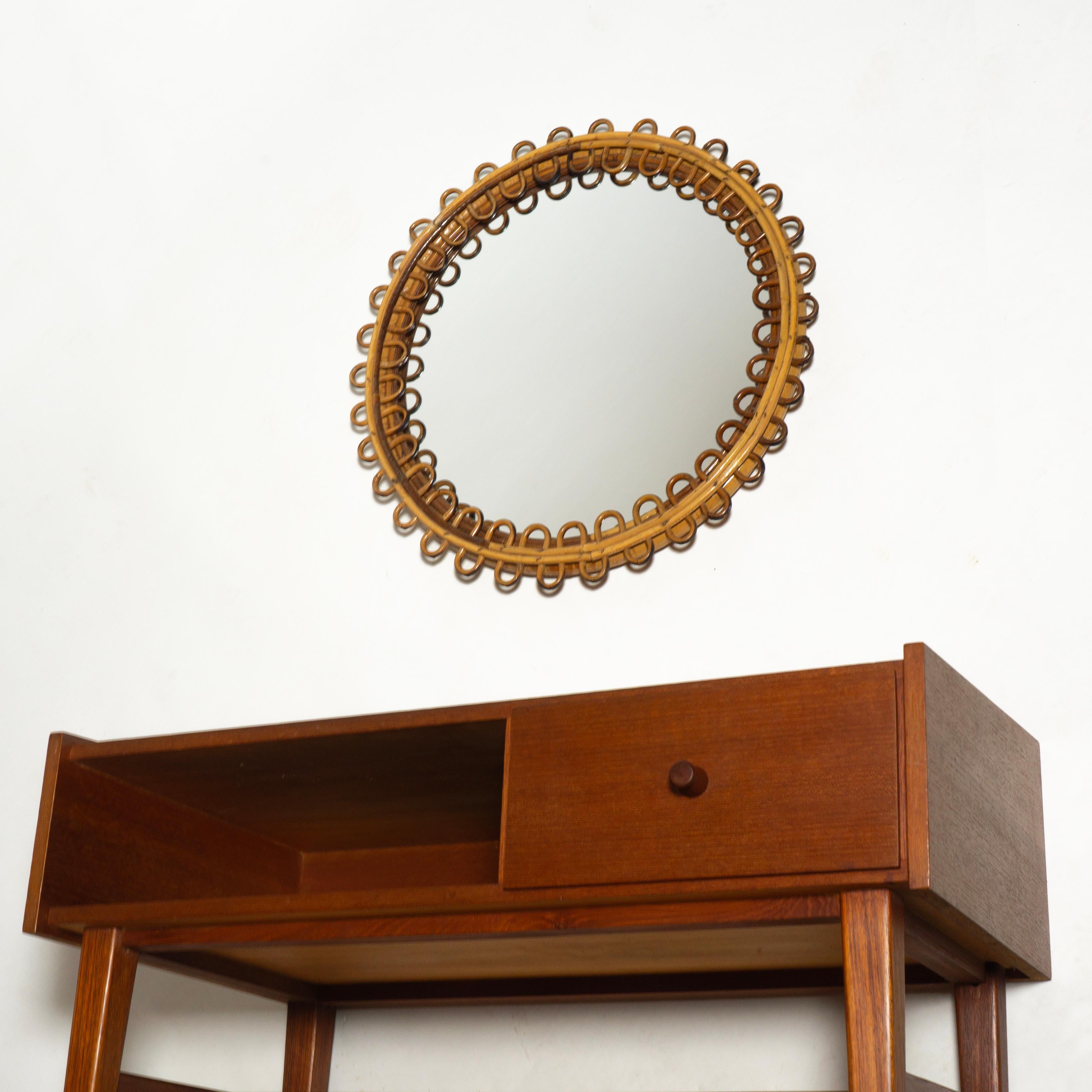 Mid-Century moderno Specchio rotondo in bambù e rattan di metà secolo, stile Franco Albini, Italia 1960 in vendita