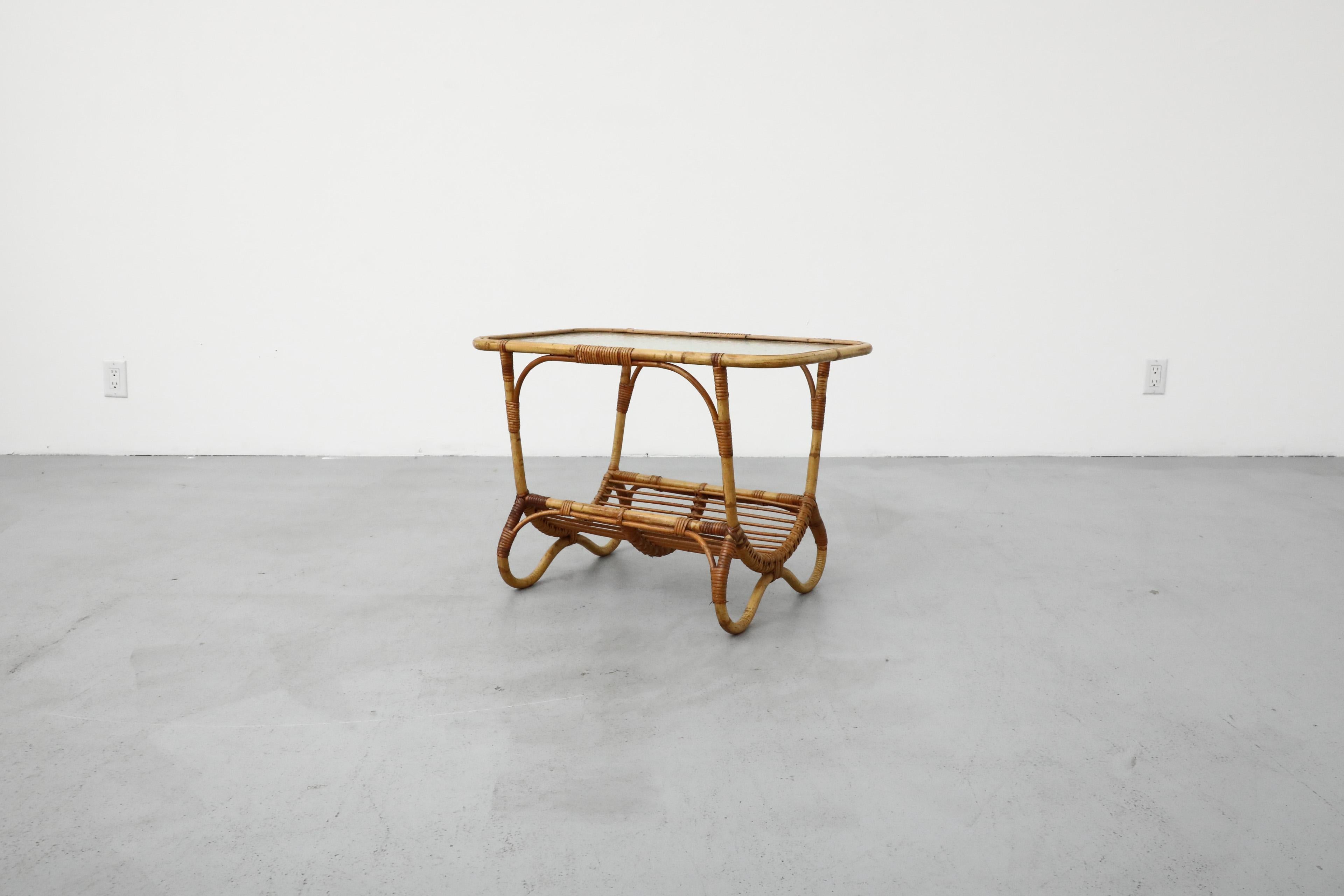 Mid-Century Modern Table basse du milieu du siècle dernier en bambou et verre texturé de Rohe Noordwolde en vente