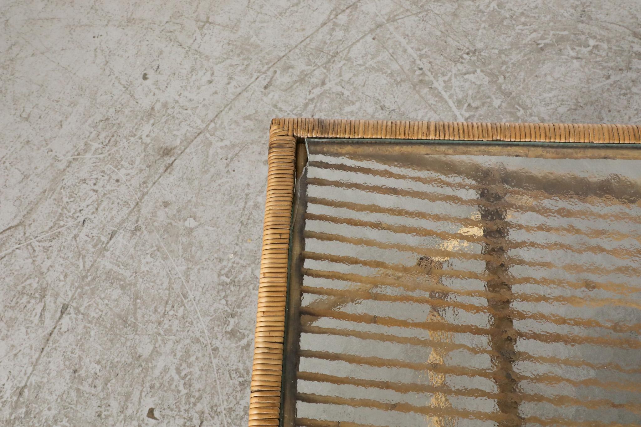 Mid-Century Couchtisch aus Bambus und strukturiertem Glas 3