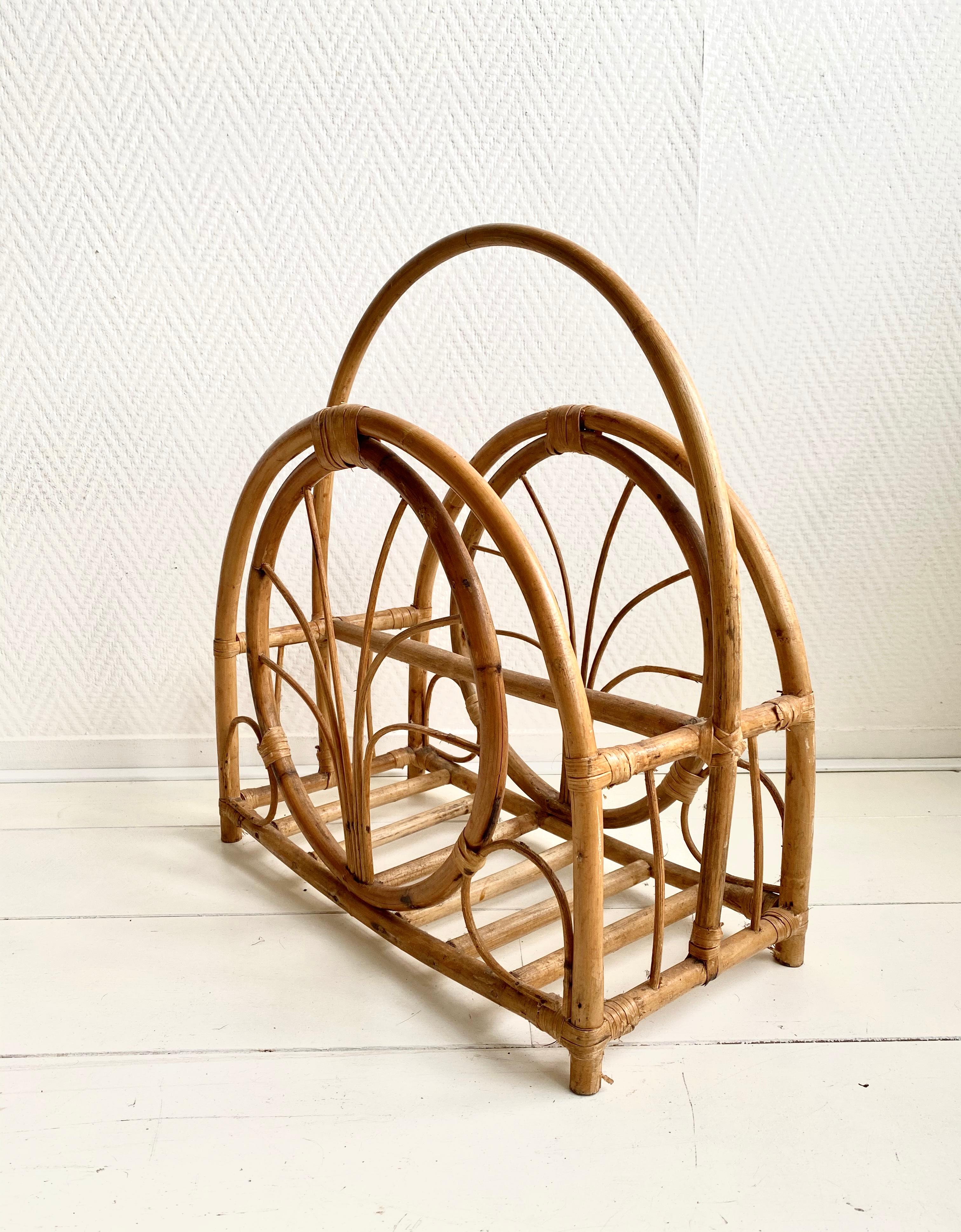 Midcentury Bamboo and Wicker Magazine Holder In Good Condition For Sale In Schagen, NL