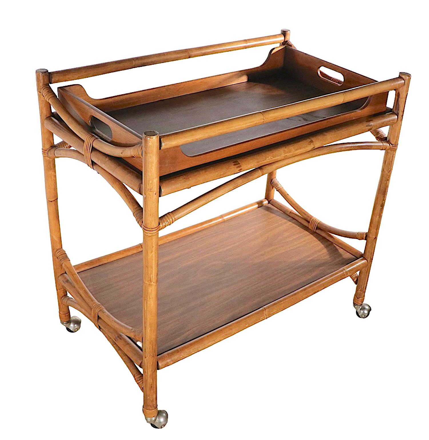 Mid-Century Bamboo Bar Serving Tea Cart with Removable Serving Tray, 1950/1960s In Good Condition For Sale In New York, NY