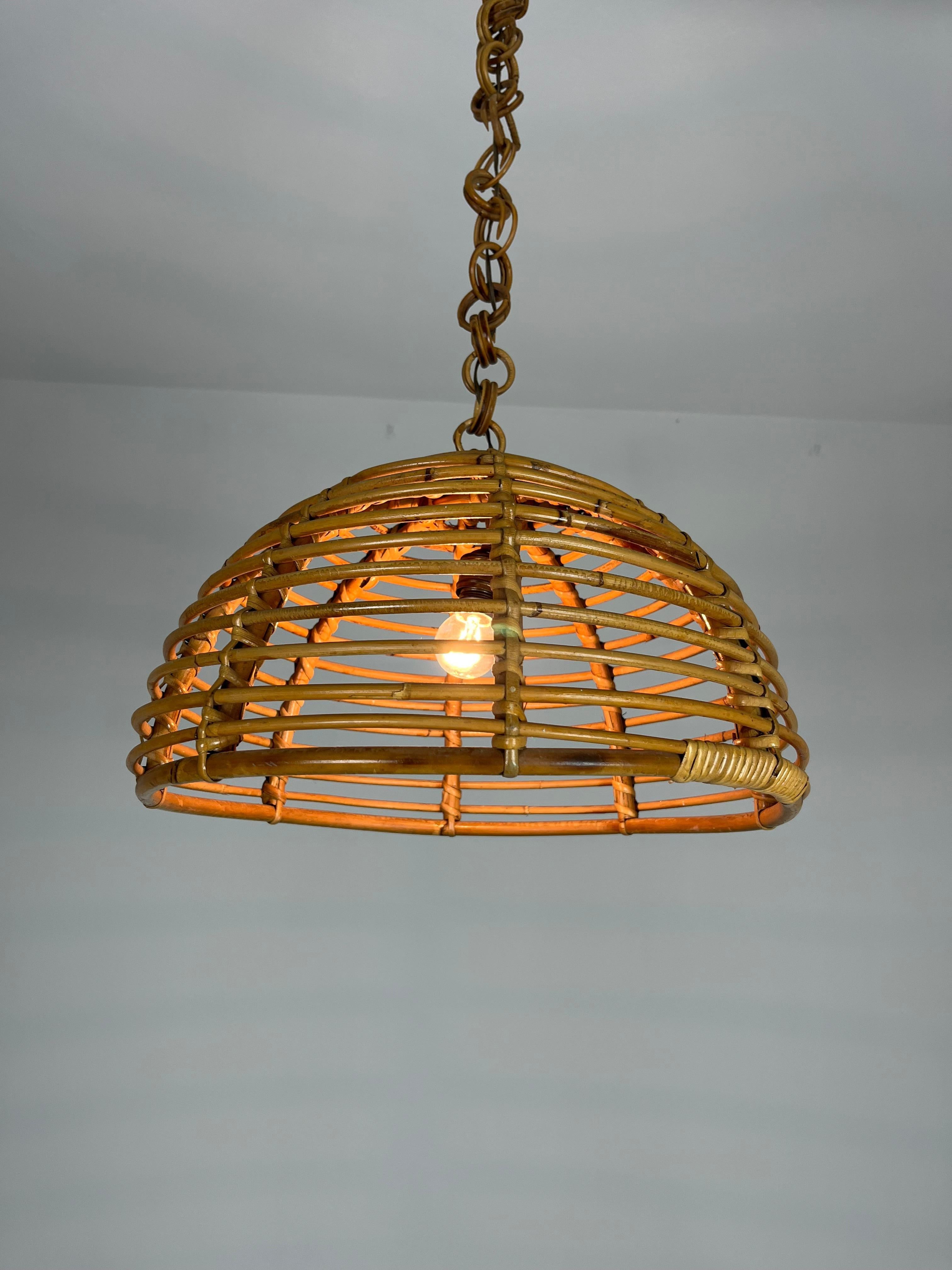 Mid-century bamboo chandelier attributed to Vivai del Sud, 1960s
Good condition, E27 lamp.
Diameter 40 cm.