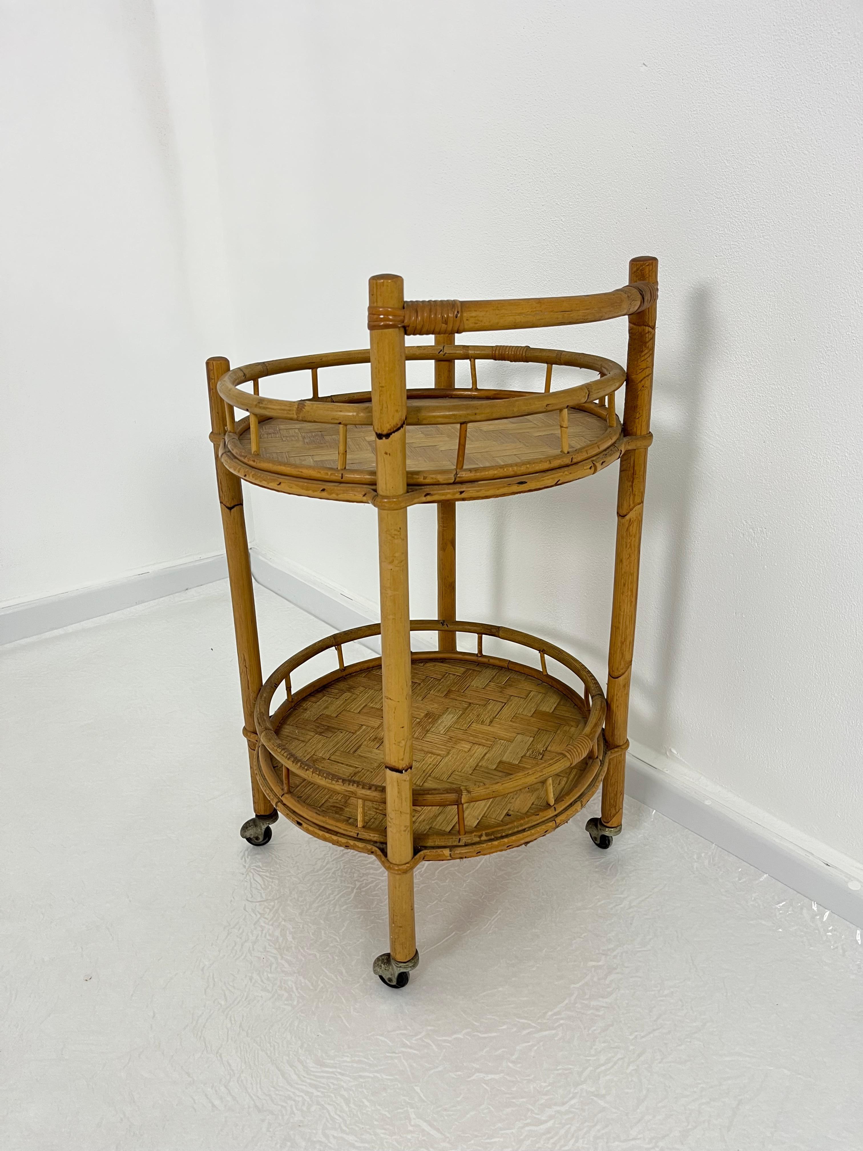 italien Chariot de bar circulaire en bambou du milieu du siècle, années 1960 en vente