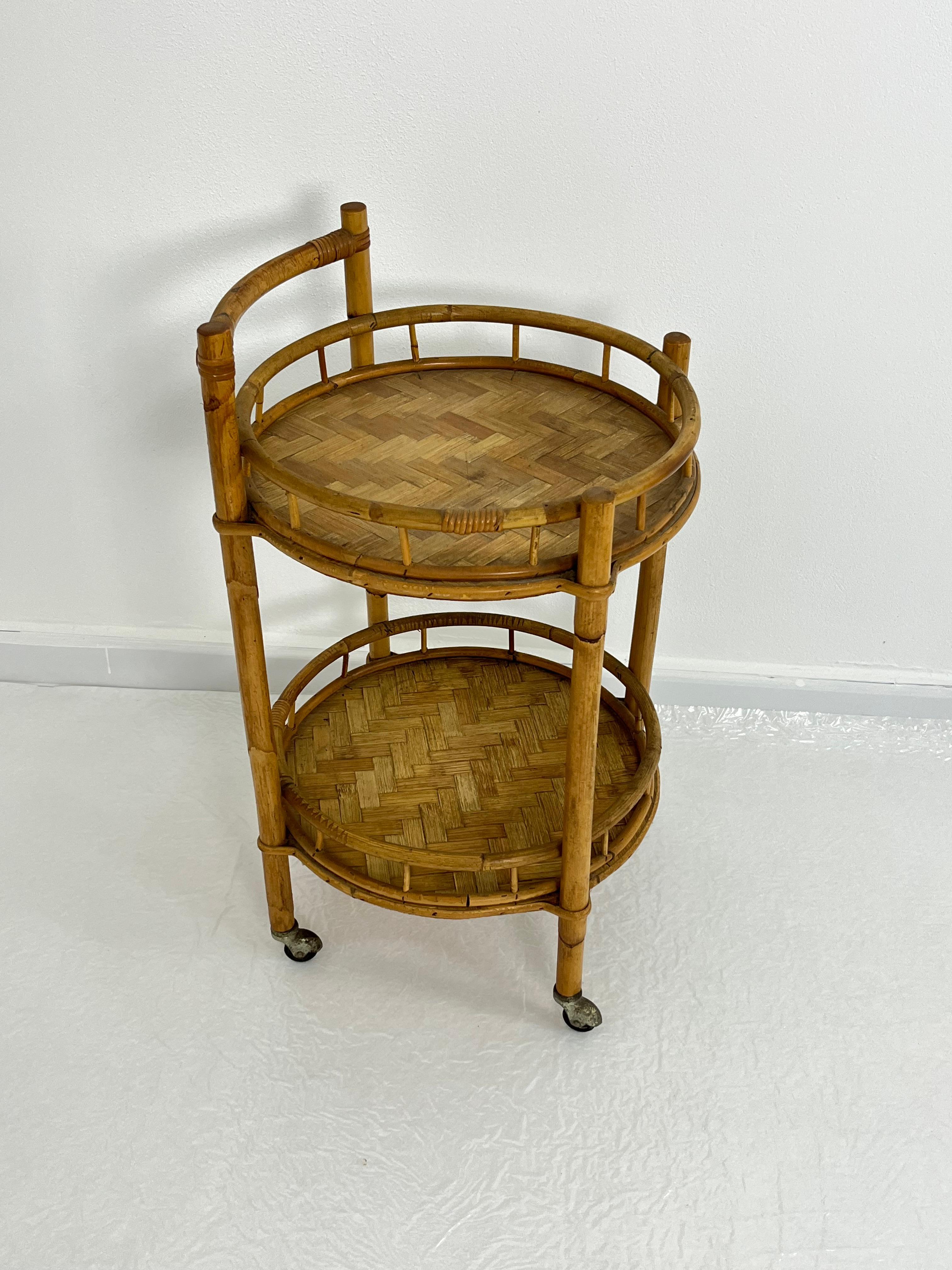 Chariot de bar circulaire en bambou du milieu du siècle, années 1960 en vente 1