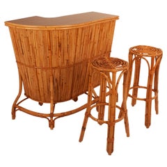 Bambus-Cocktailbar aus der Jahrhundertmitte und zwei Hocker, Spanien, 1960er Jahre