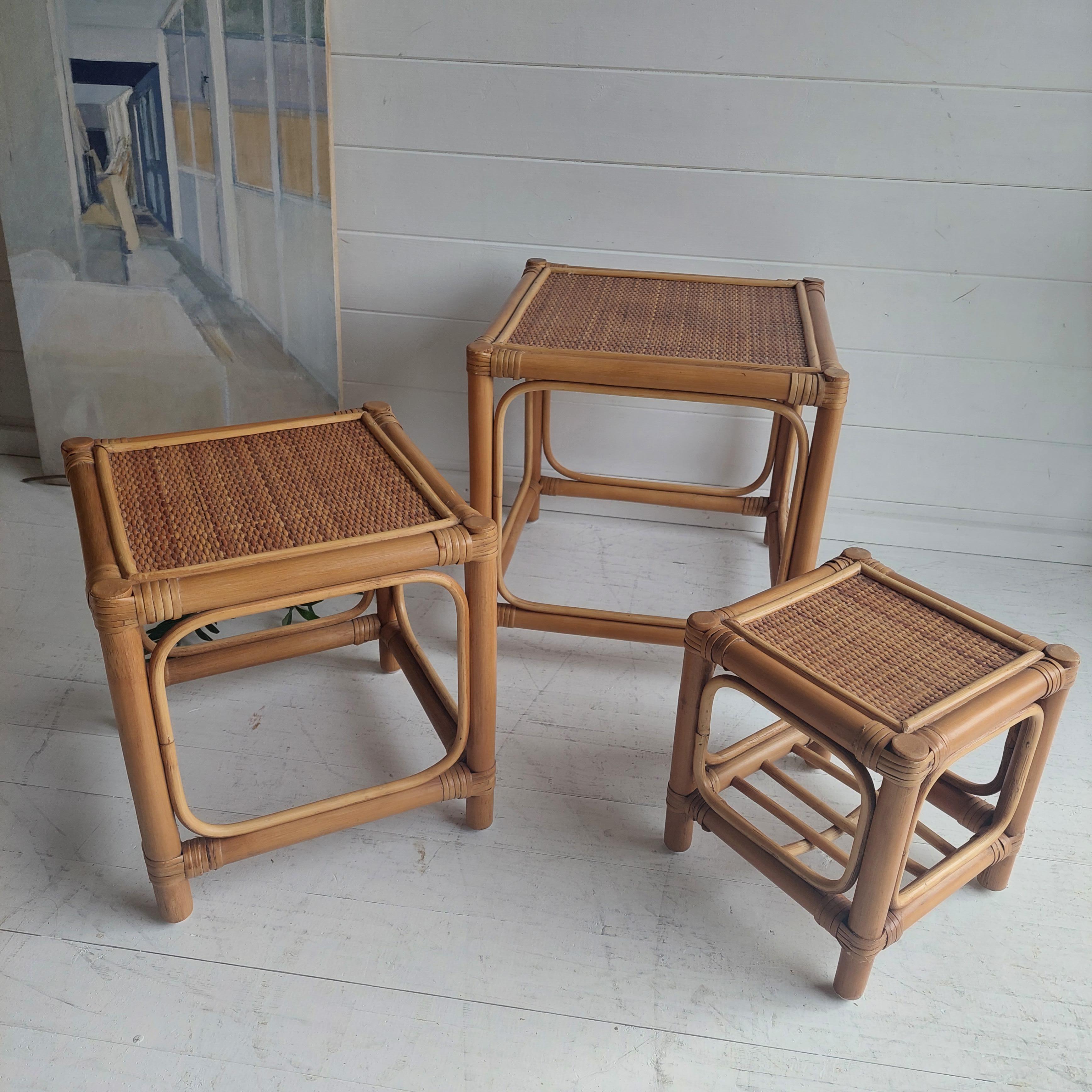 Nest of Tables en bambou du milieu du siècle dernier rotin canné, 196-70s Bon état - En vente à Leamington Spa, GB