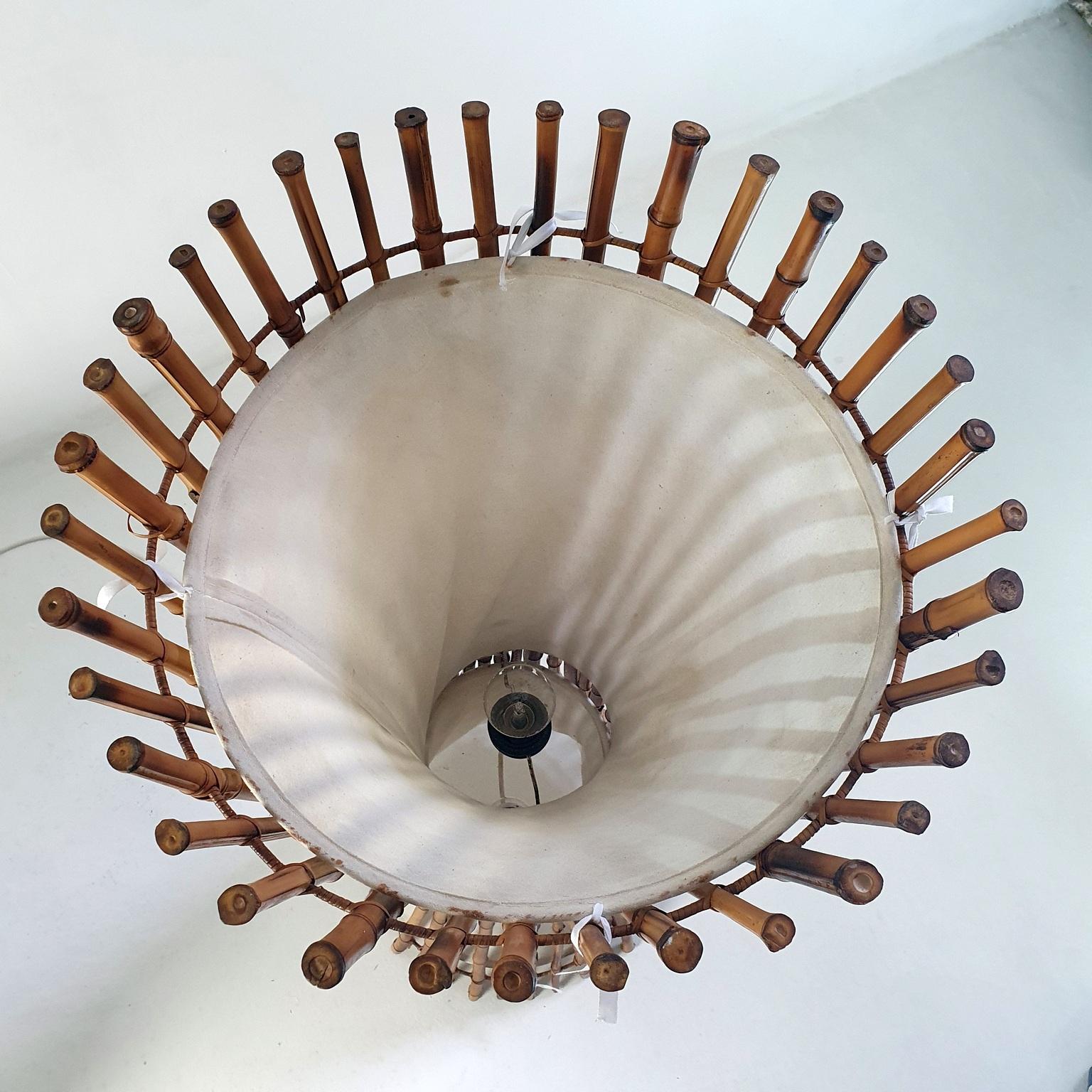 Mid-Century moderno Lampada da terra in bambù di metà secolo dopo Franco Albini, anni '60 in vendita