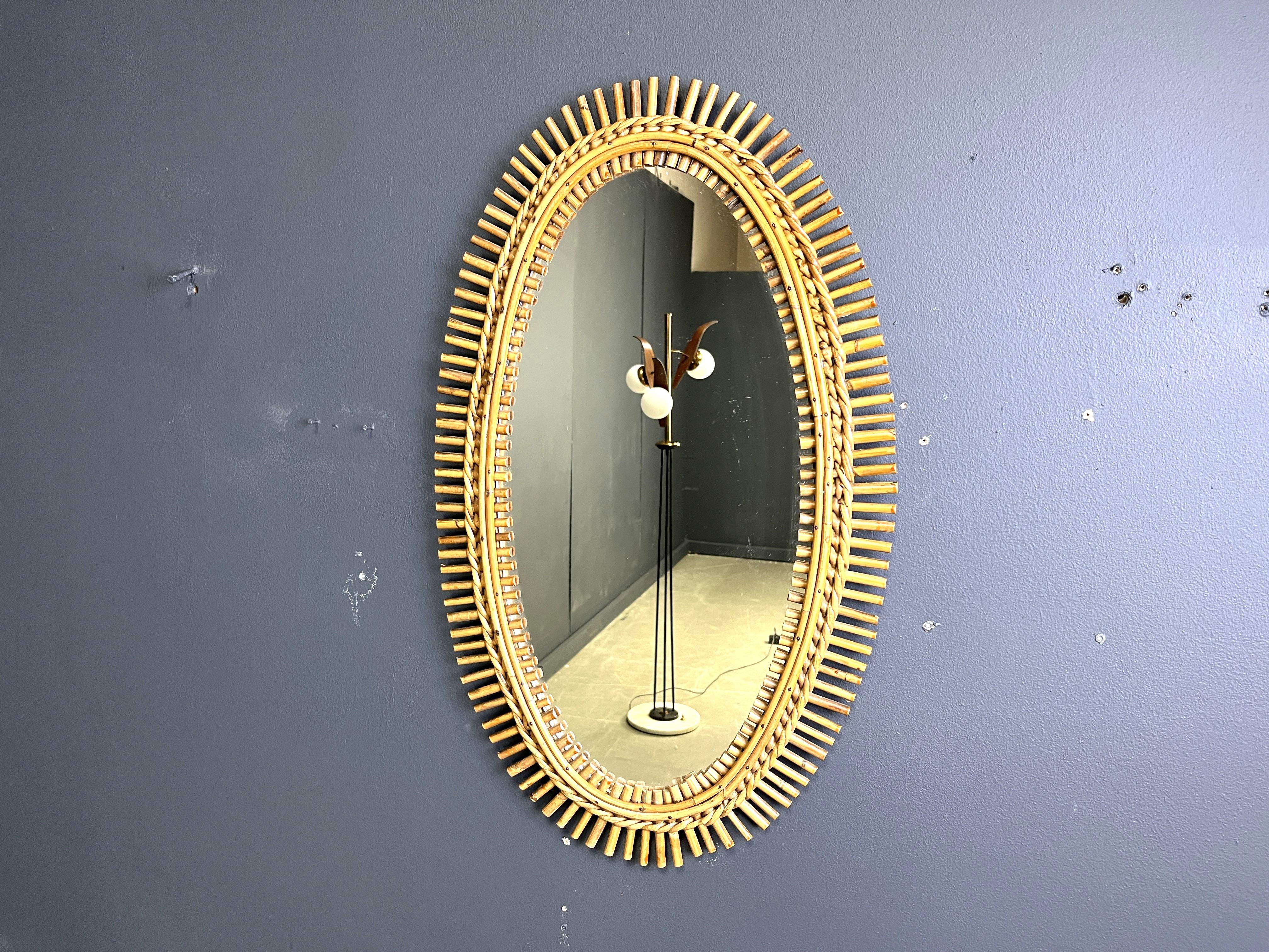 Specchio in bambù di metà secolo.

Specchio di ottima fattura, in stile bohémien e senza tempo.

Condizioni perfette

anni '60 - Italia 

Altezza: 72 cm
Larghezza: 43 cm

Rif.: 25060309