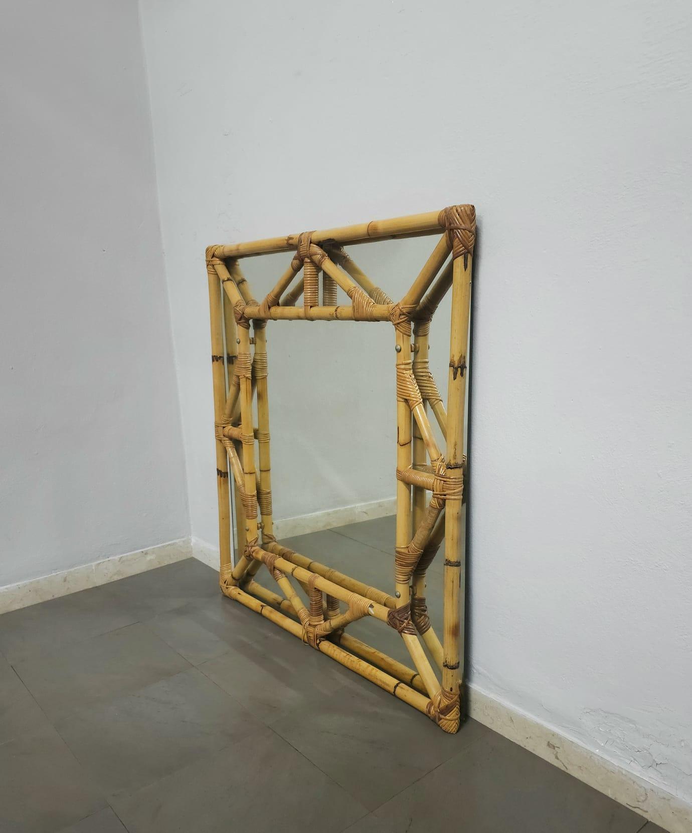 Mid-Century bamboo mirror Italian design 1960s
Intact and in good condition, small signs of aging.