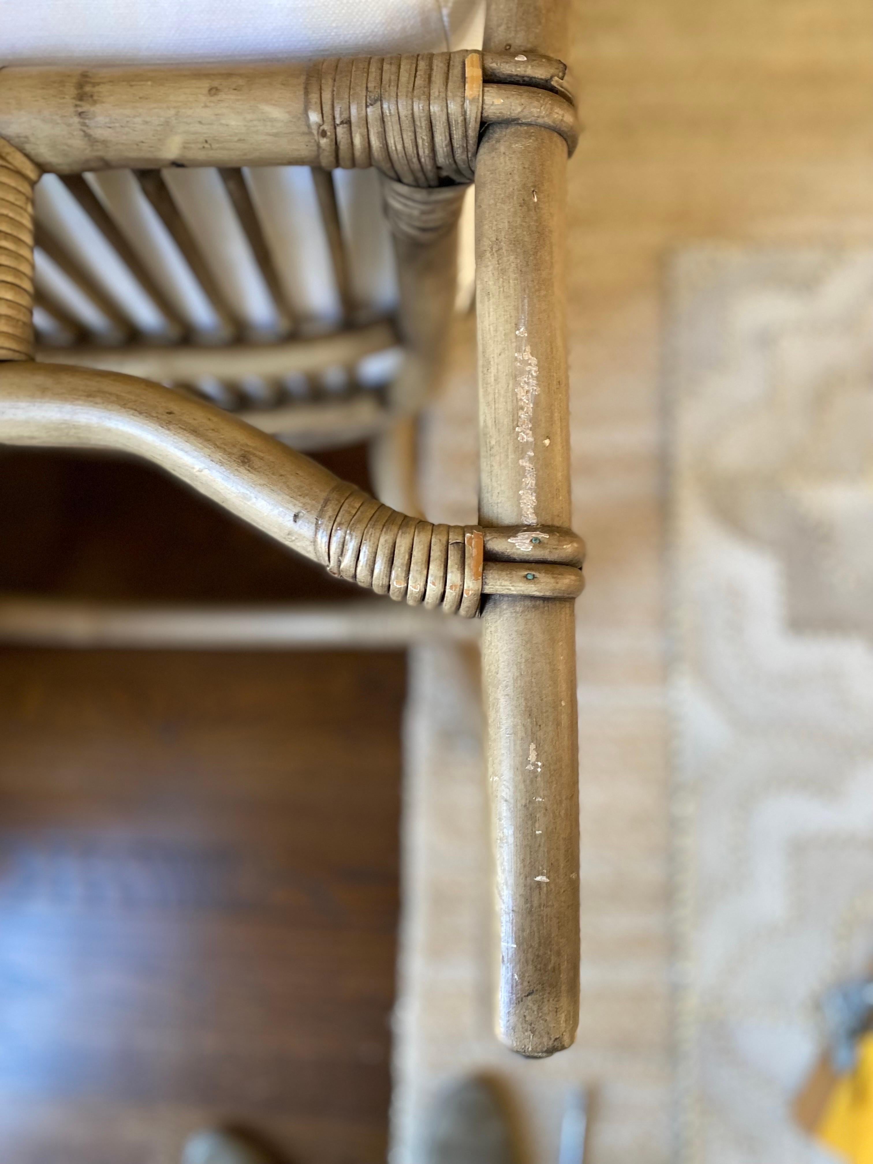 Chaise paon Ficks Reed en bambou et rotin du milieu du siècle dernier avec extrémités en laiton 2