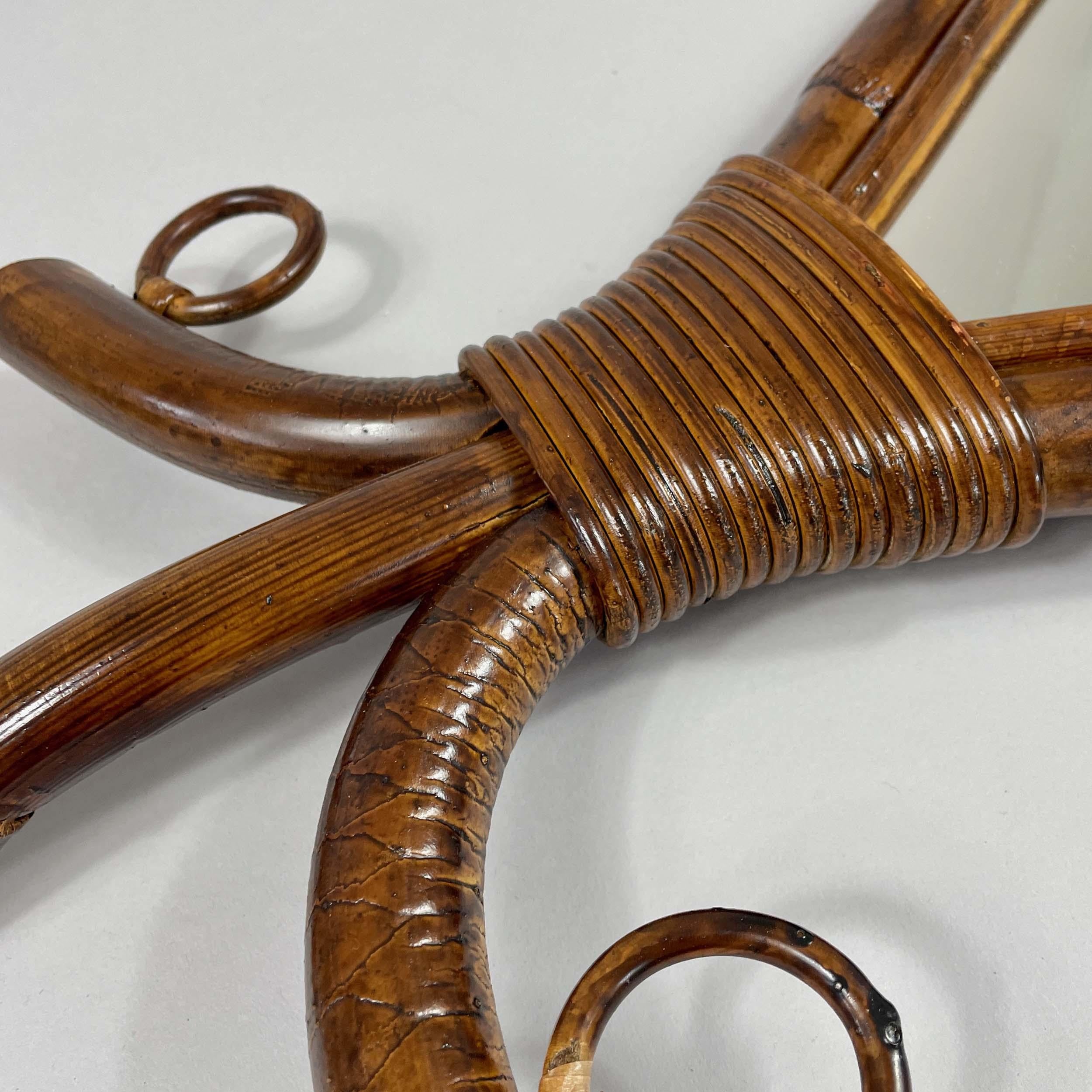 Francese Specchio a forma di pesce in bambù e rattan di metà secolo, Francia, anni '50 in vendita