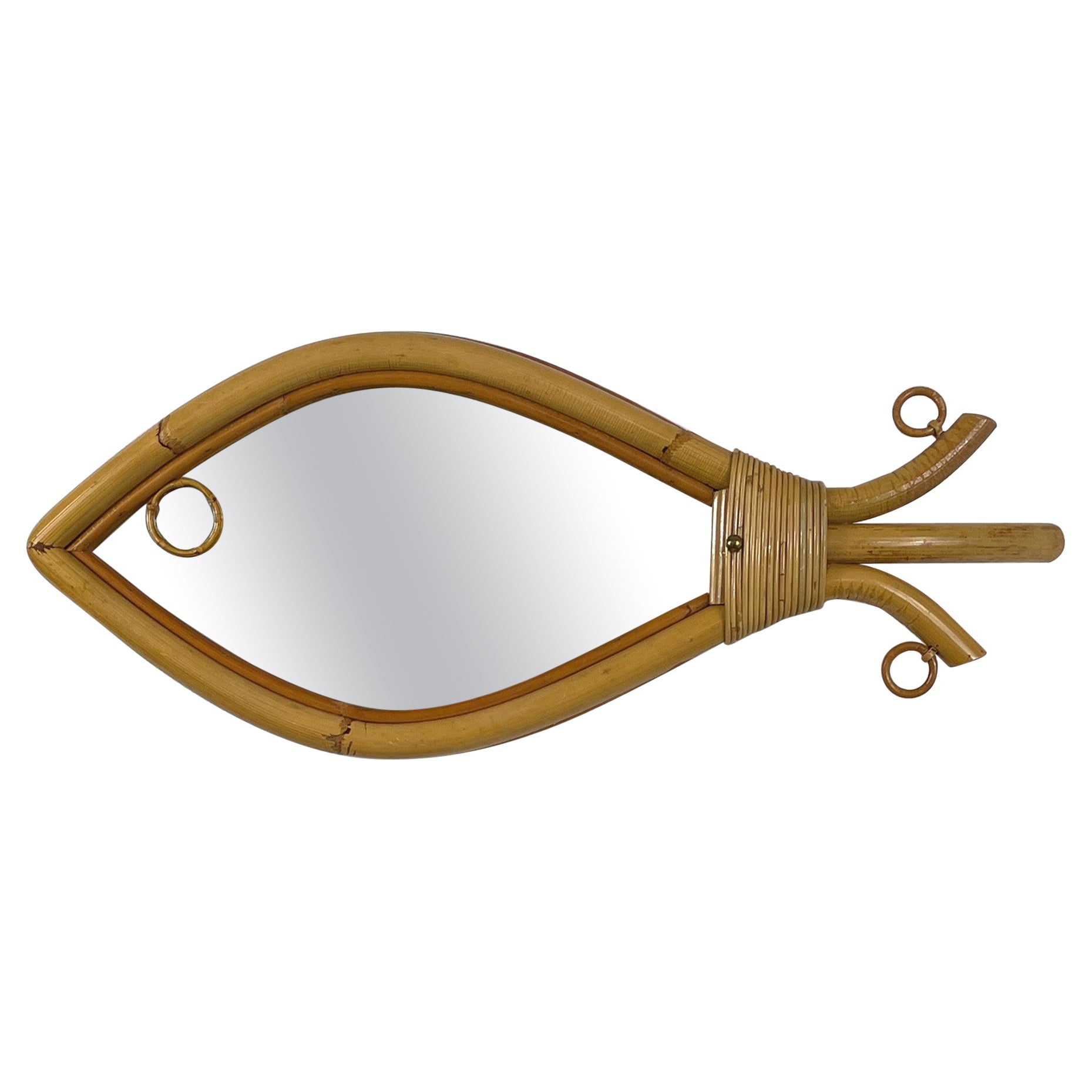 Miroir en forme de poisson en bambou et rotin, France, années 1950