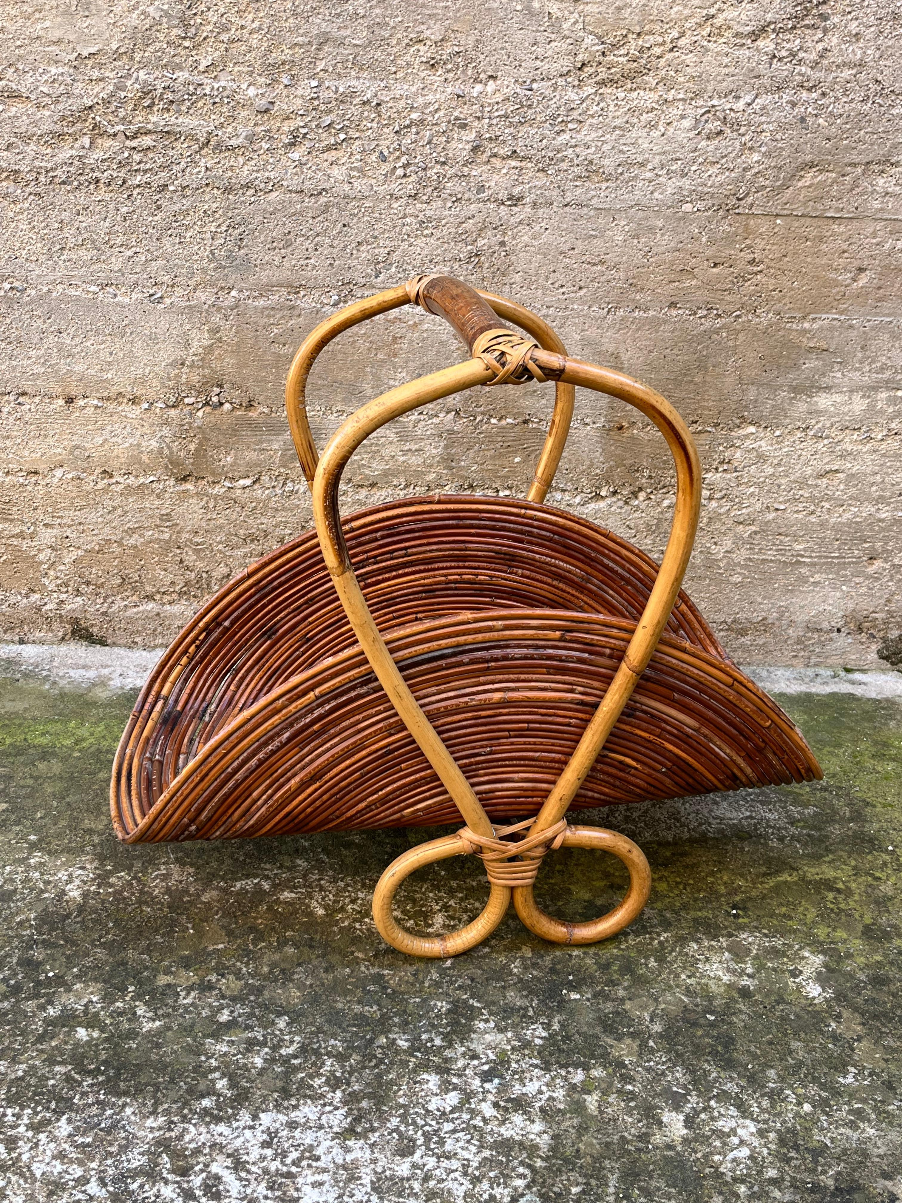 Metà XX secolo Portariviste in rattan di bambù di metà secolo nello stile dei Vivai del Sud 1950 in vendita