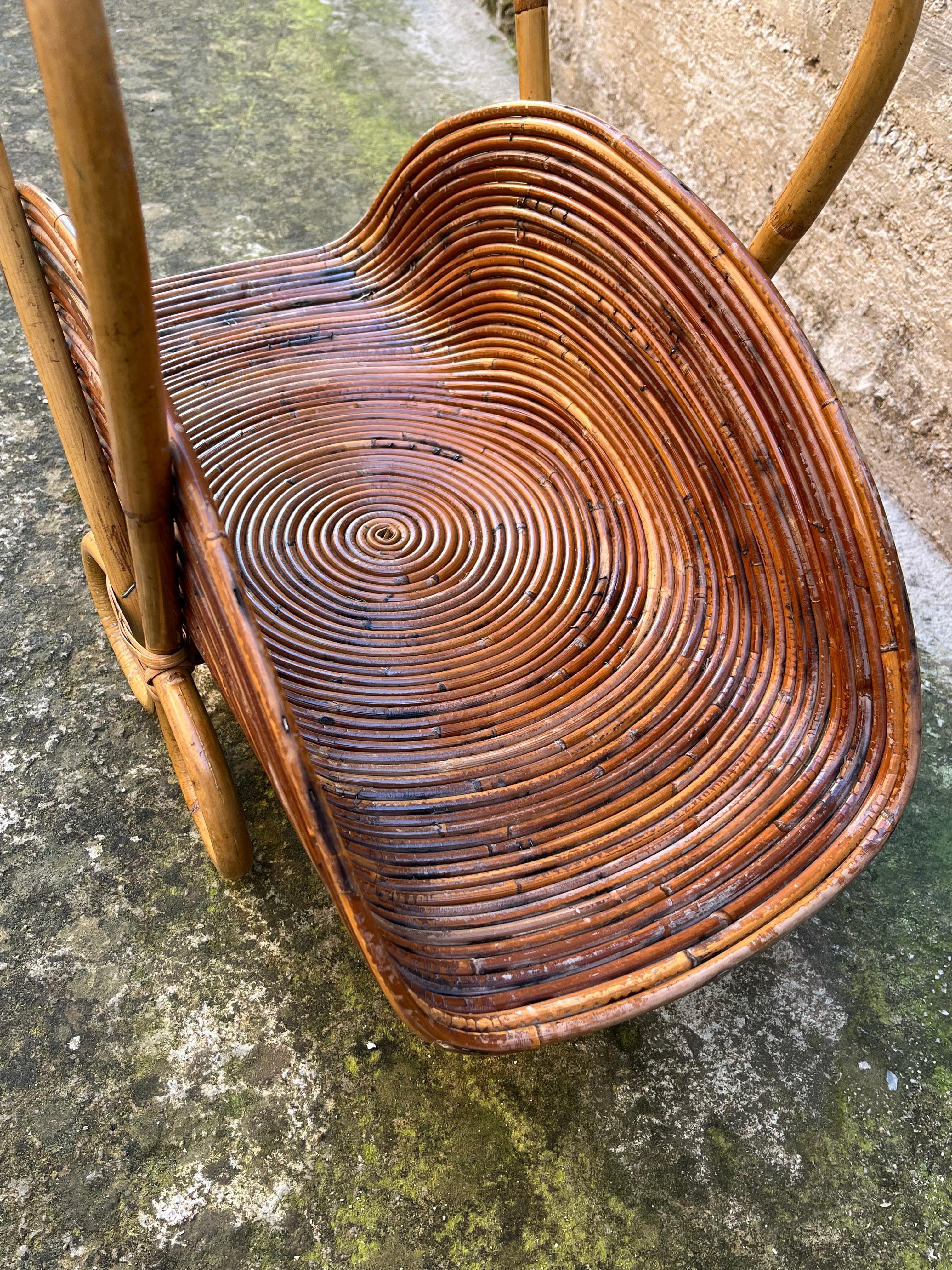 Portariviste in rattan di bambù di metà secolo nello stile dei Vivai del Sud 1950 in vendita 1