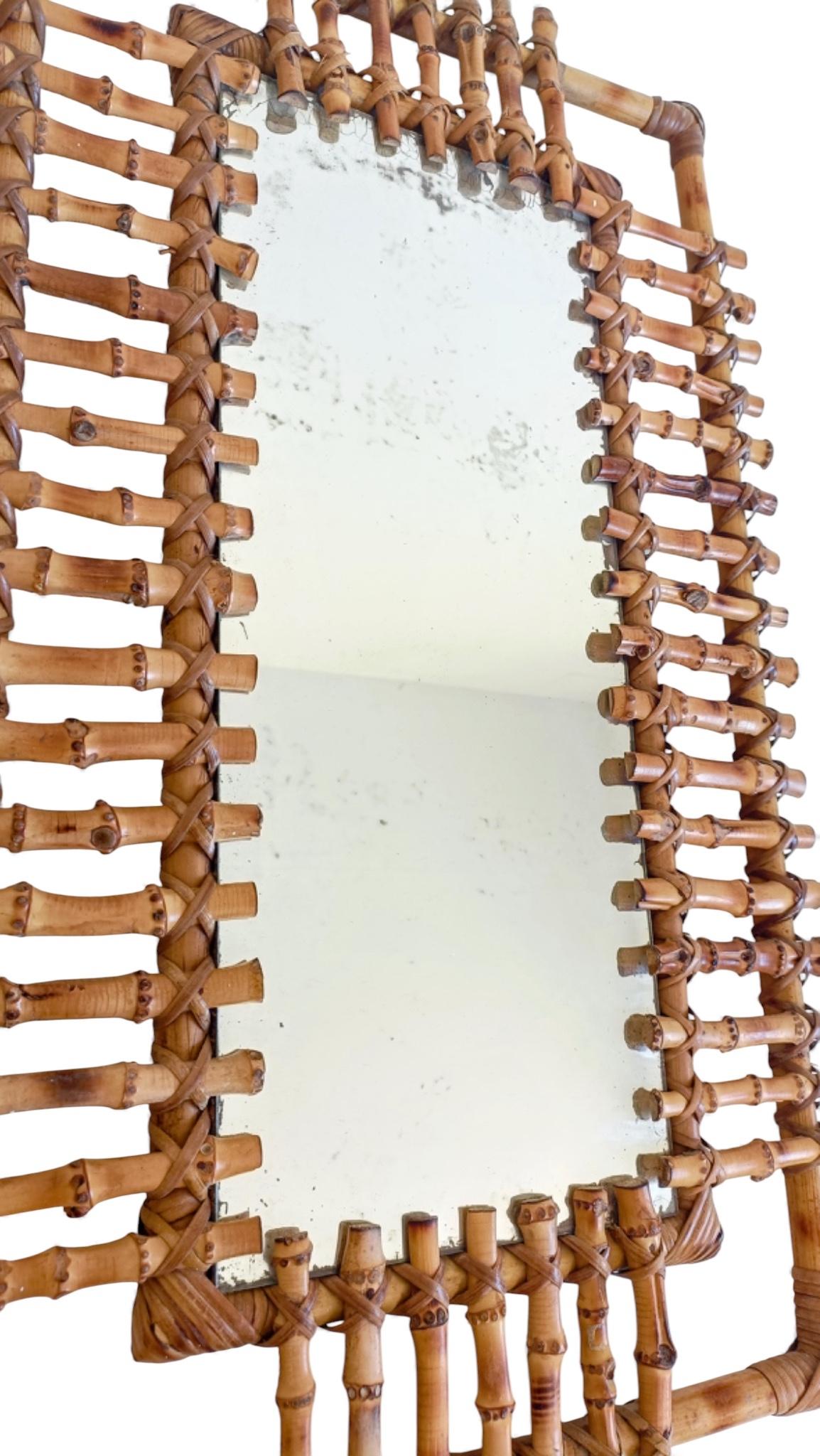 Espejo rectangular de pared de bambú y ratán de mediados de siglo con pátina, Francia, años 50 en venta 7