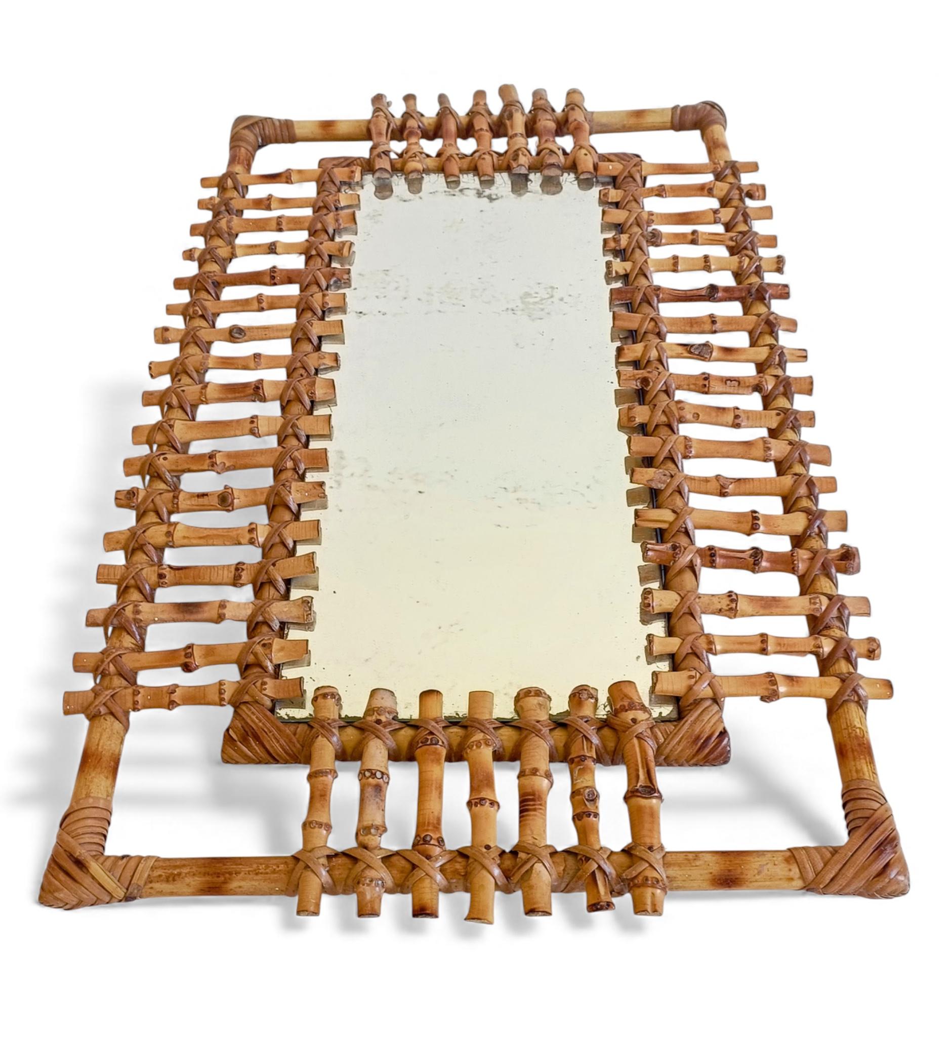 Espejo rectangular de pared de bambú y ratán de mediados de siglo con pátina, Francia, años 50 Moderno de mediados de siglo en venta