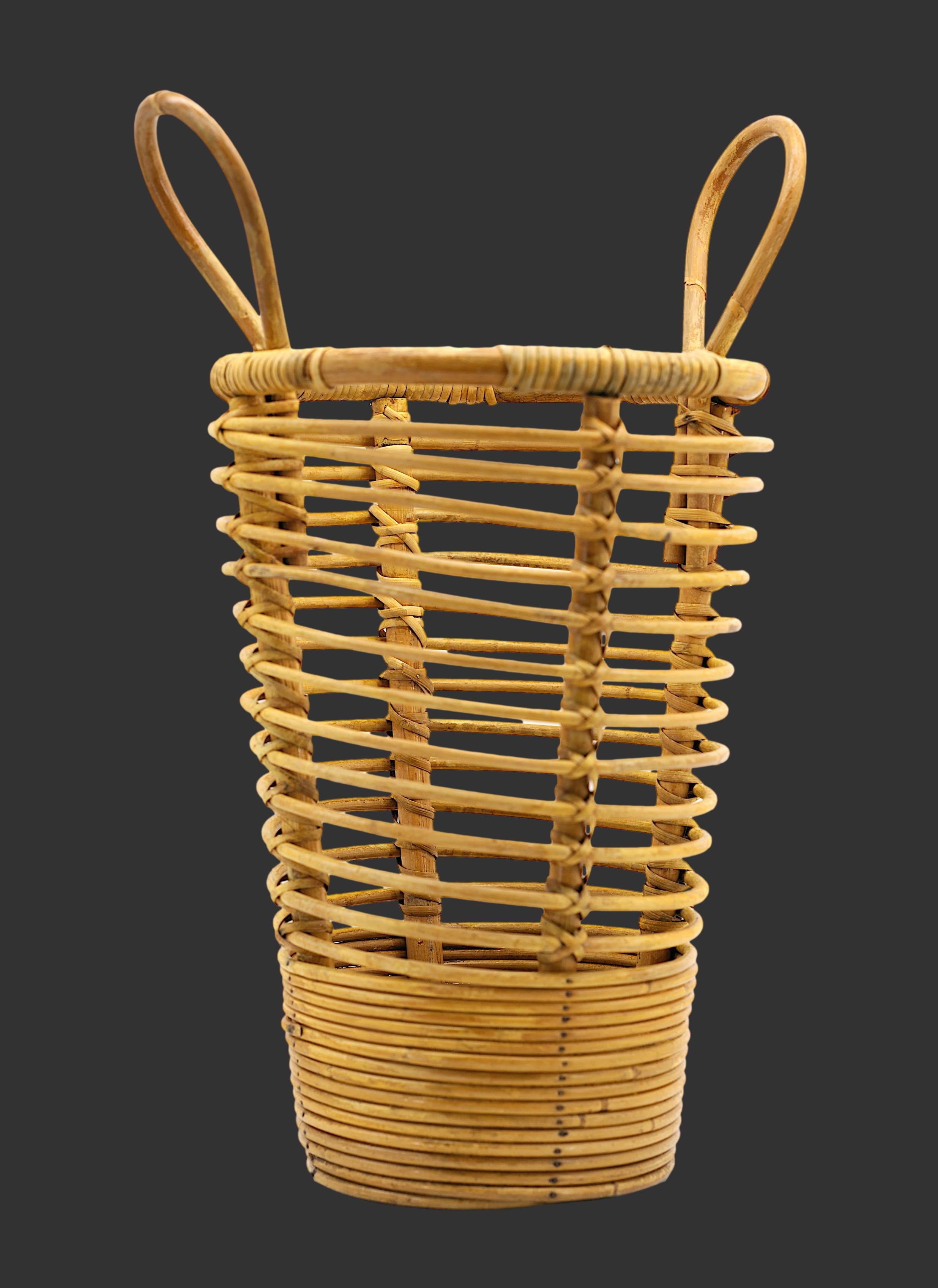 Cestino in bambù e rattan della metà del secolo scorso, Francia, anni '50.  Altezza: 21.4