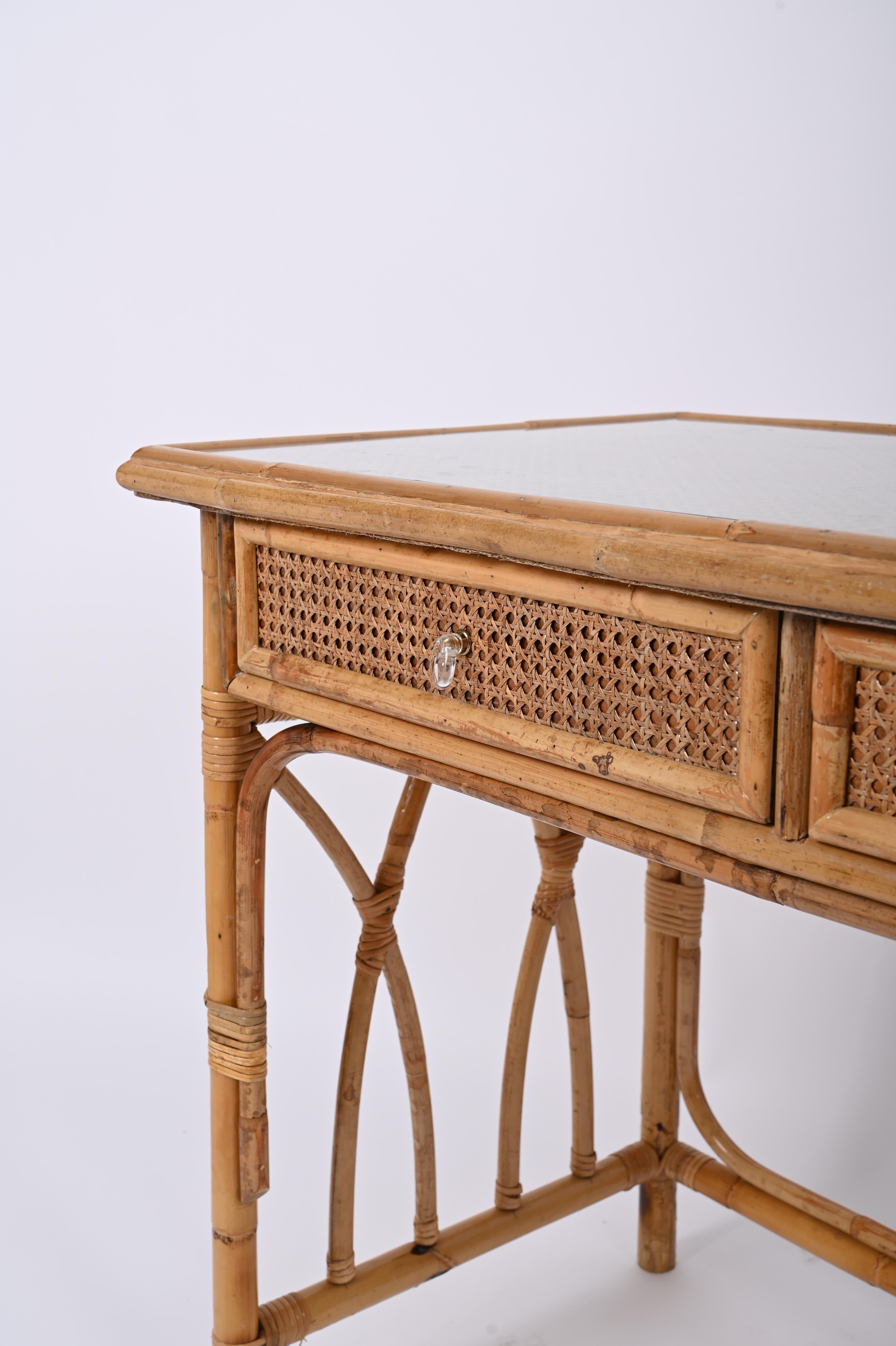 Mid-Century  Bamboo, Rattan Wicker and Glass Italian Desk with Drawers, 1970s In Good Condition For Sale In Roma, IT
