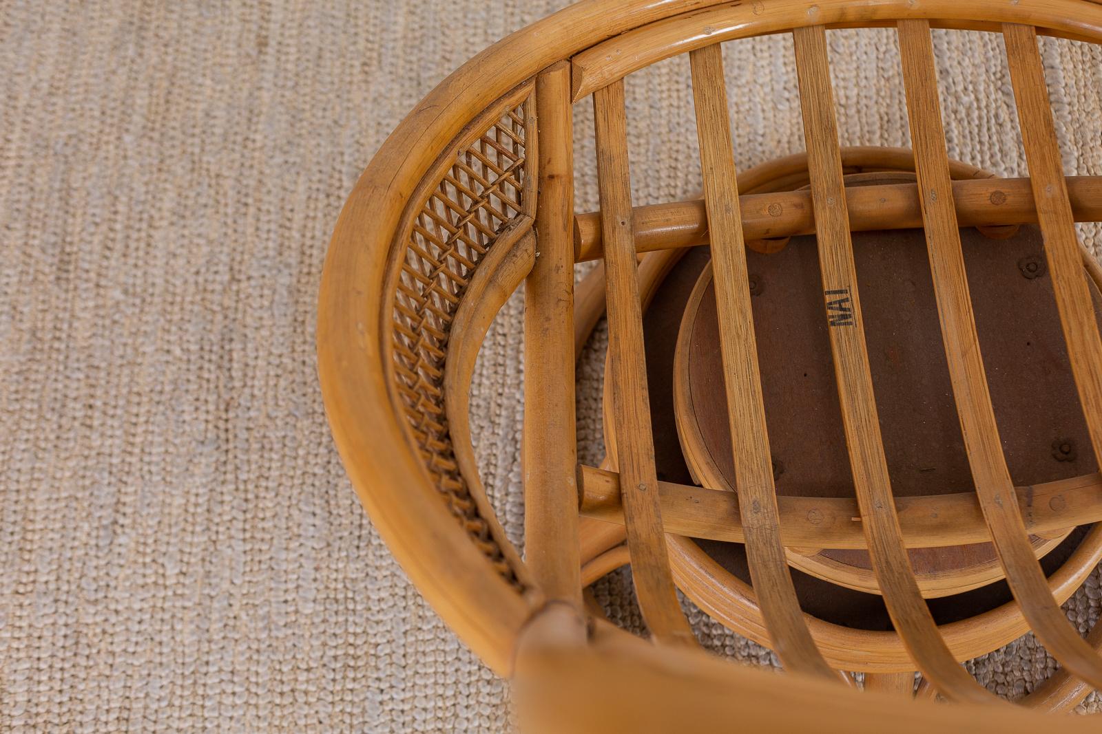 round wicker chair