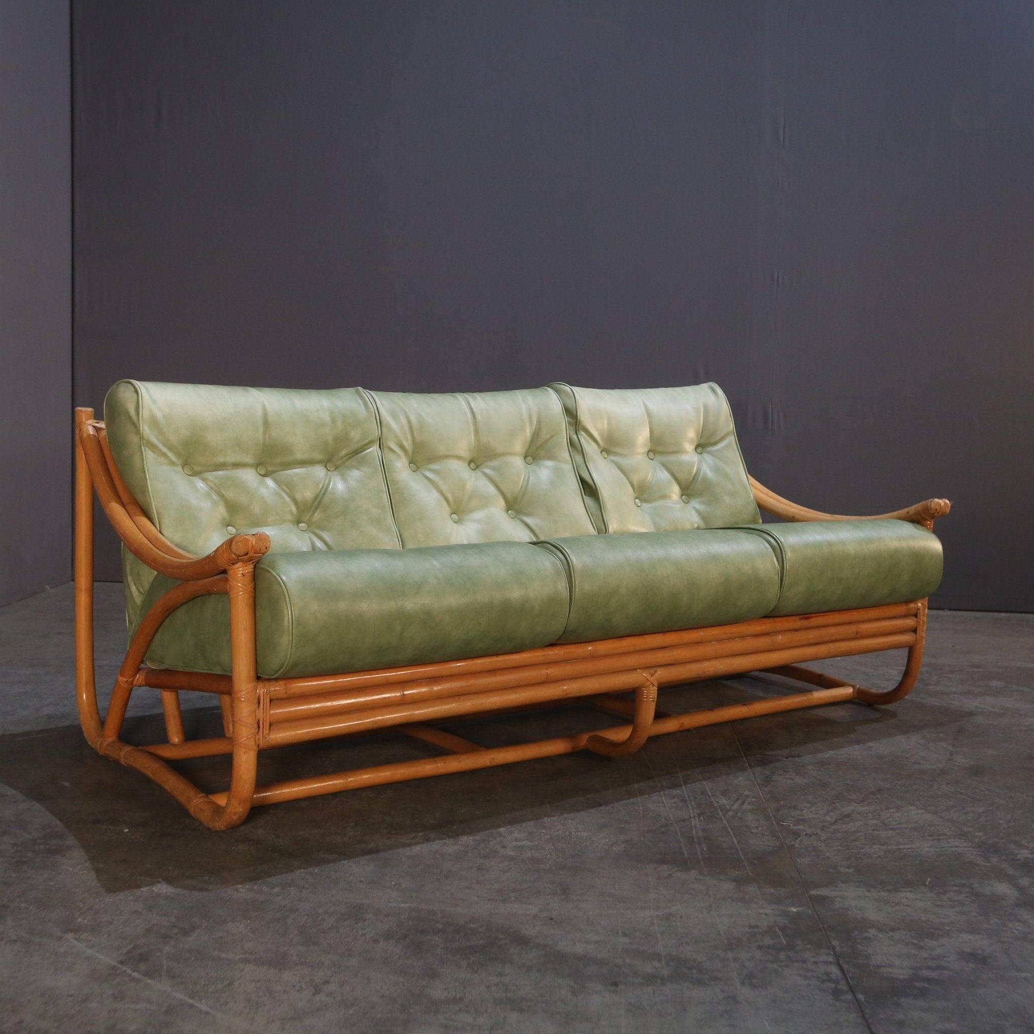 Bambus-Sofa aus der Mitte des Jahrhunderts von Angraves of Leicester im Zustand „Gut“ im Angebot in Basildon, London
