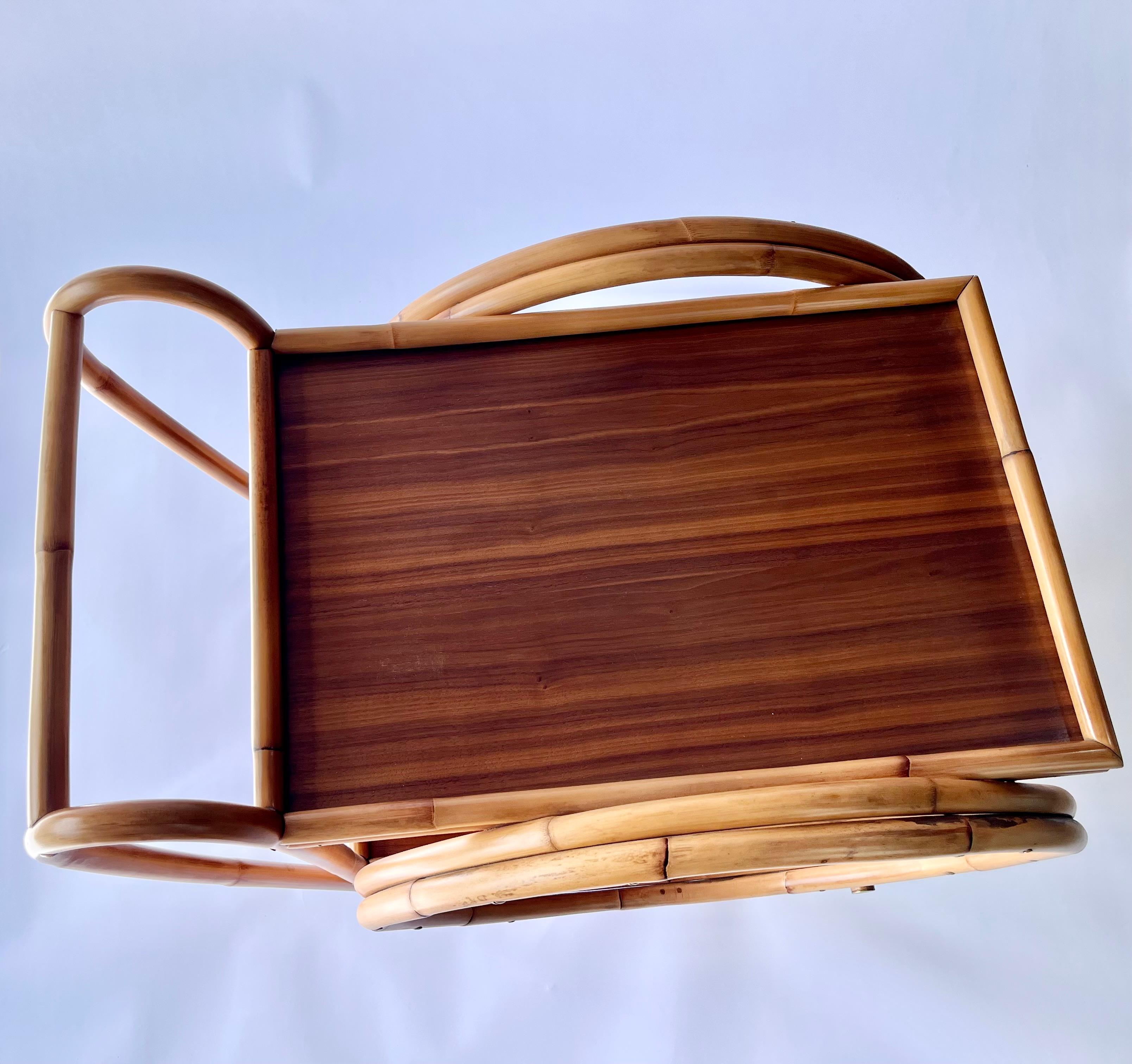 Carrello da tè o carrello da bar in bambù di metà secolo, tavolo, ottone, noce in vendita 3