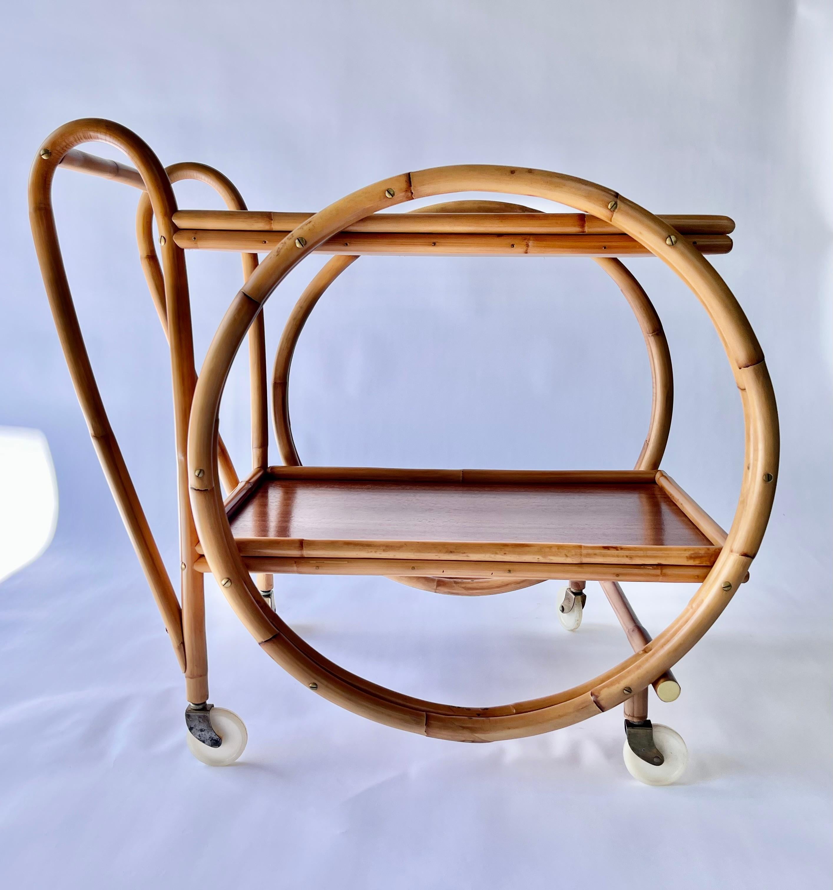 Carrello da tè o carrello da bar in bambù di metà secolo, tavolo, ottone, noce in vendita 9