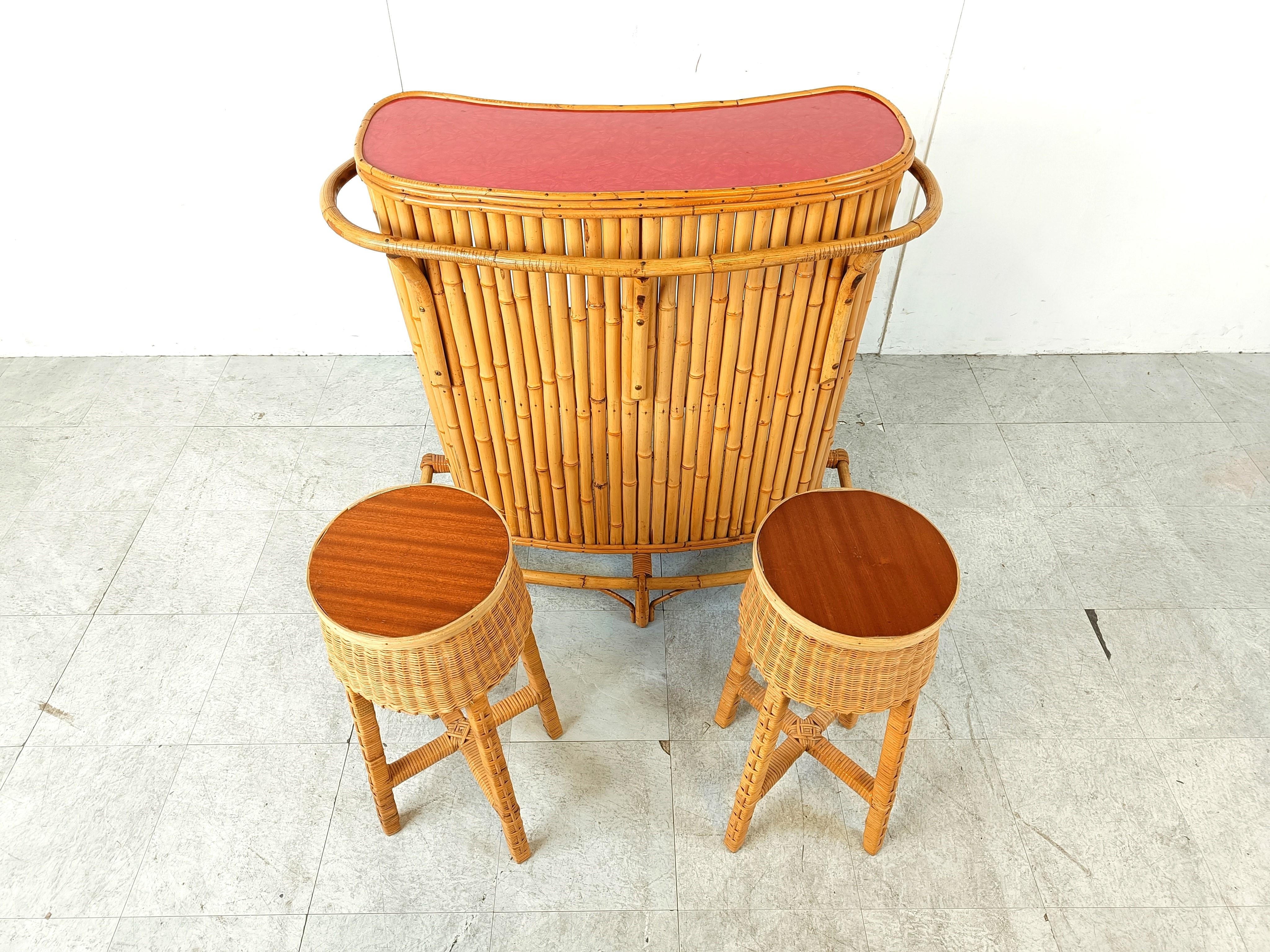 Lovely Tiki bar in bamboo for sale with a red  formica table top and two wicker stools. 

Beautiful and well made example.

Very good condition.

1960s - France

Dimensions:
Height: 97cm/38.18
