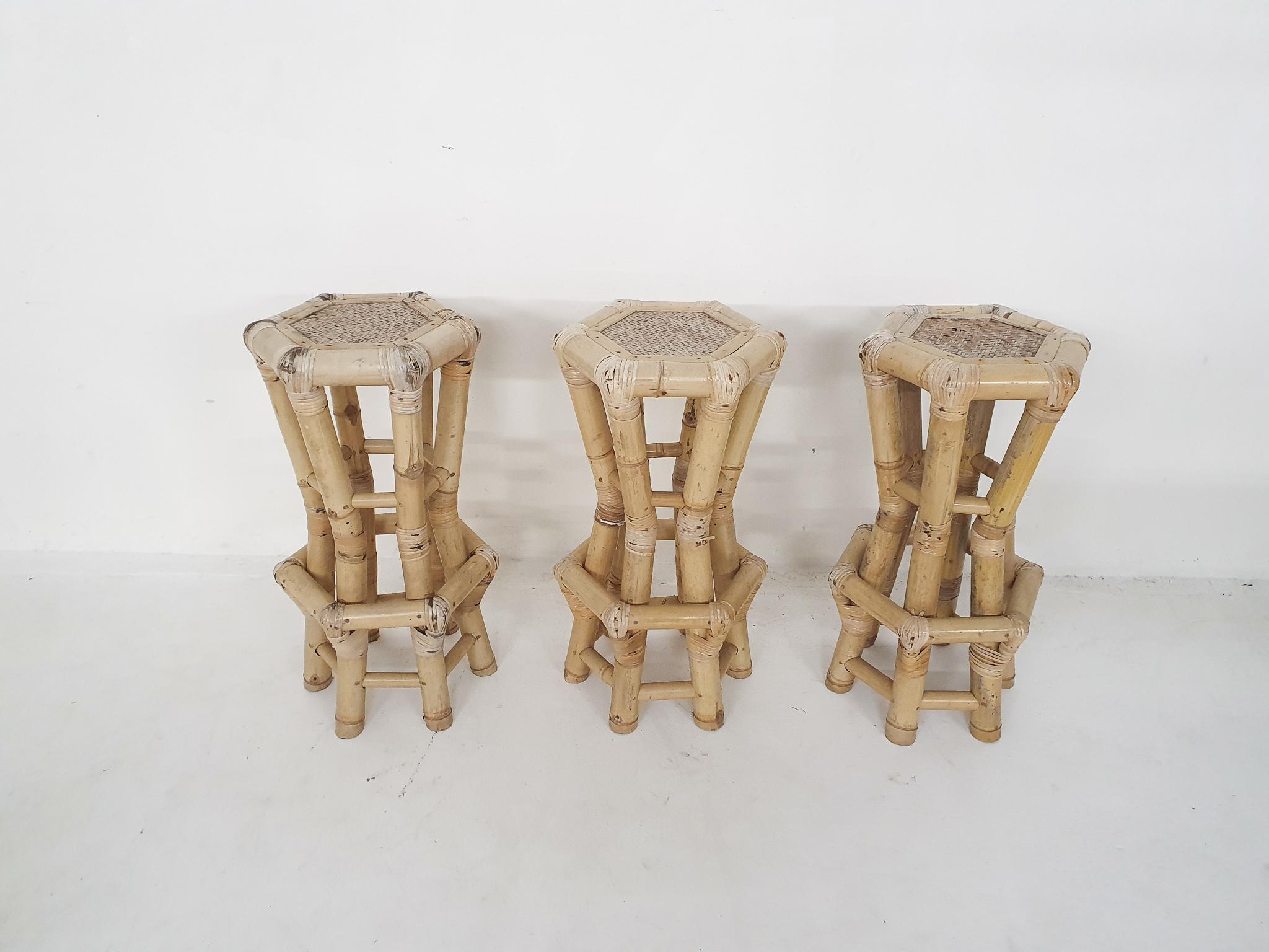 Mid-century bamboo tiki bar and stools, 1970's For Sale 4