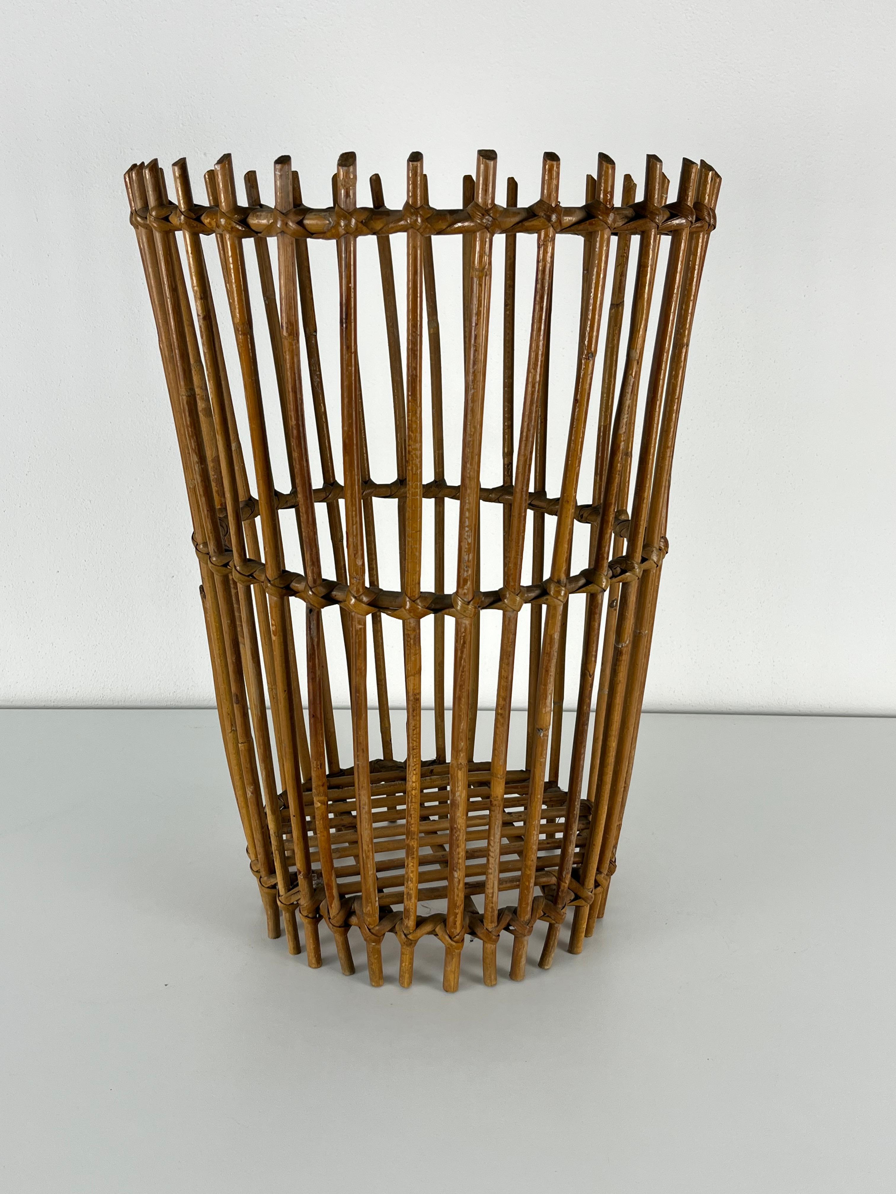 Mid-Century Bamboo Umbrella Stand, Made in Italy, 1960s
Good condition.
In the style of Bonacina