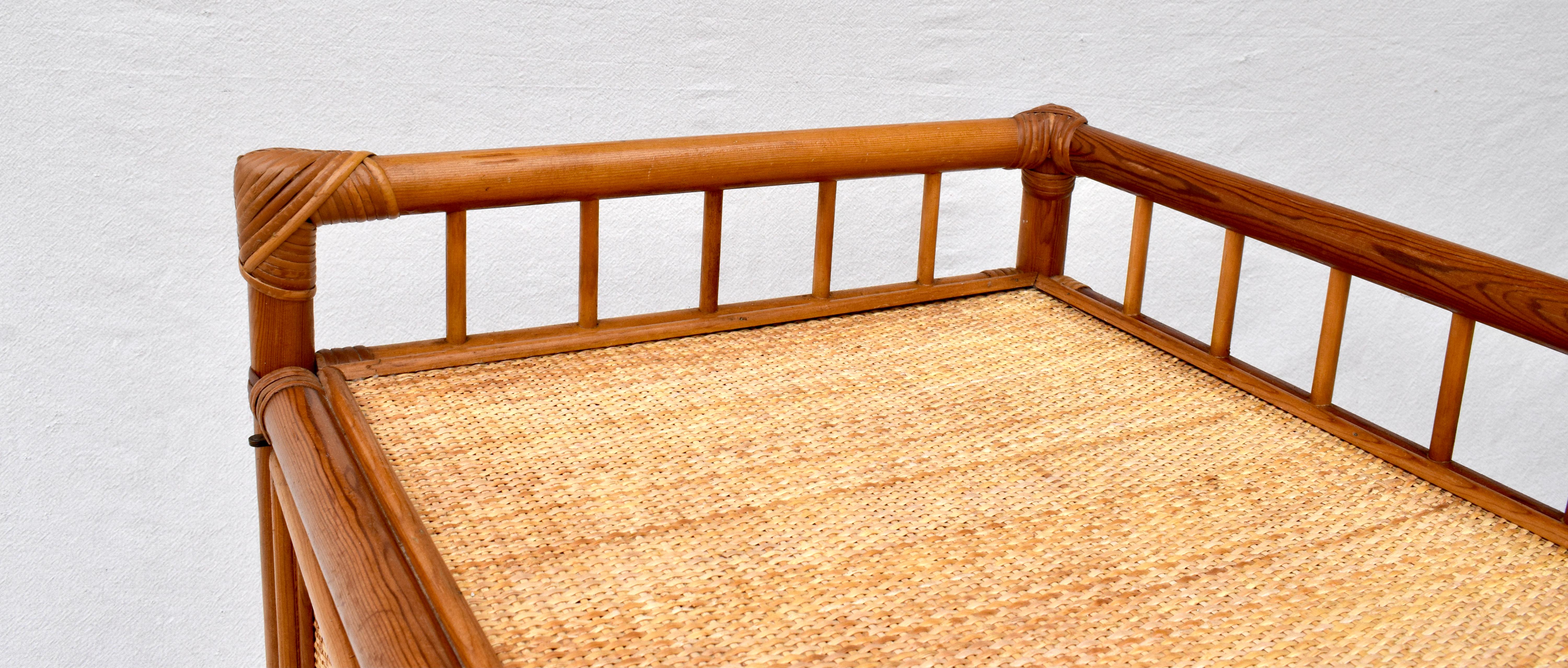 20th Century Mid-Century Bamboo, Wood and Rattan Writing Table Desk, Italy, 1970s