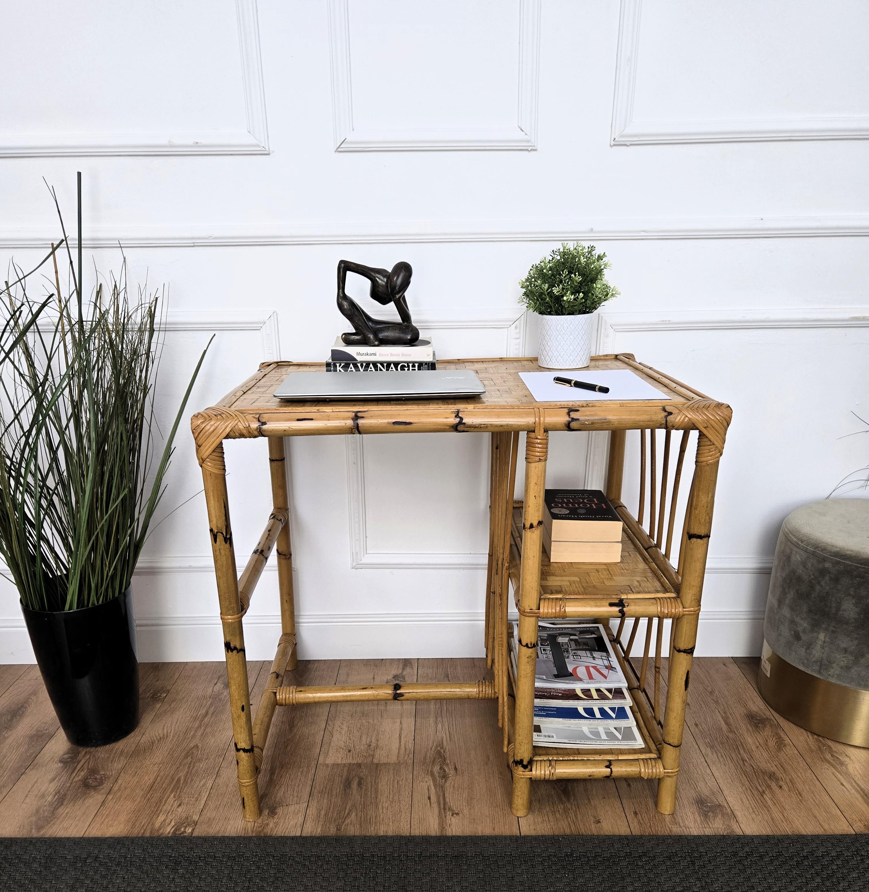 20ième siècle Table à écrire et chaise en bambou, bois et rotin du milieu du siècle, Italie, années 1970 en vente