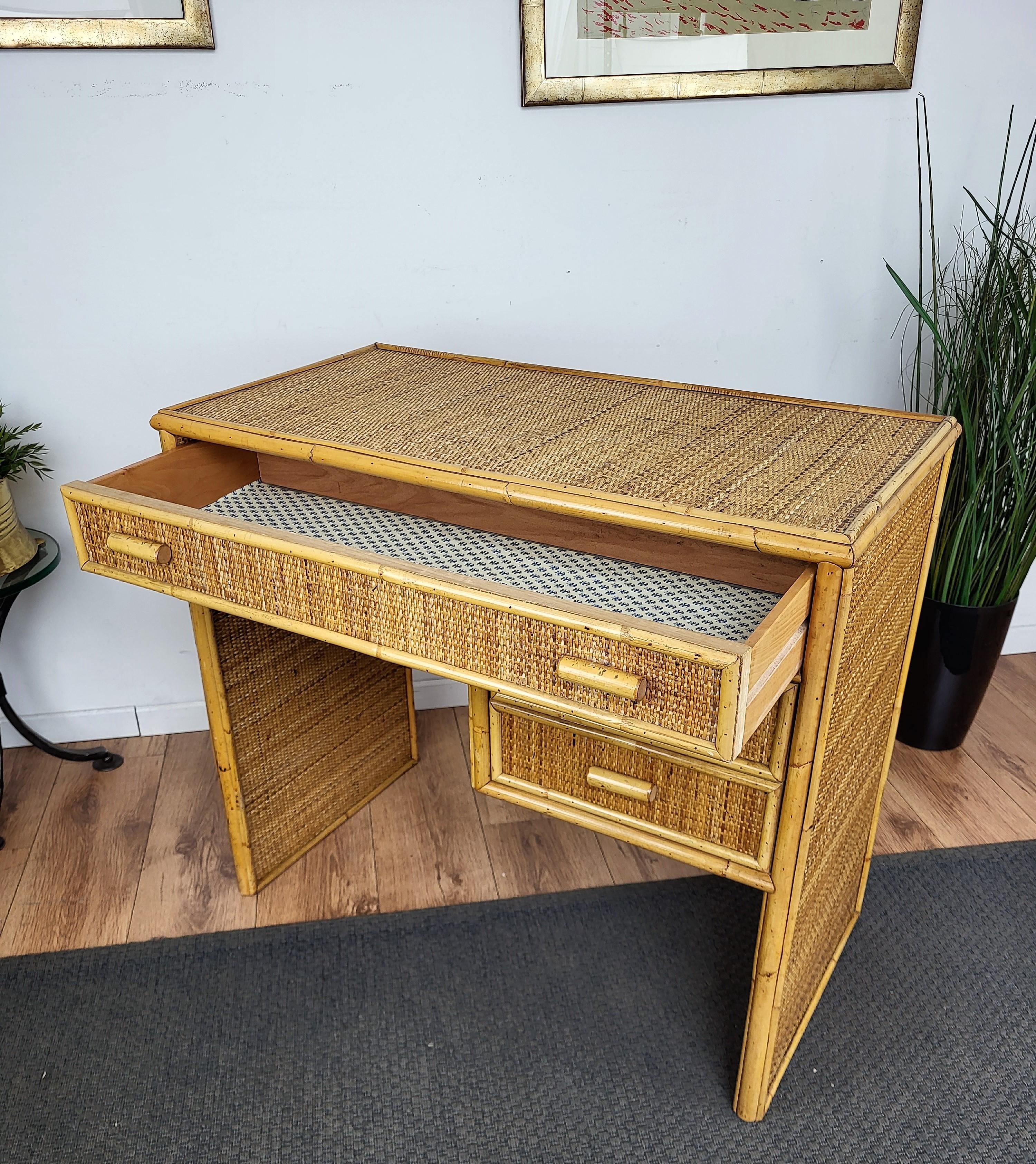 Mid-Century Bamboo, Wood and Rattan Writing Table Desk with Drawers, Italy 1970s In Good Condition For Sale In Carimate, Como