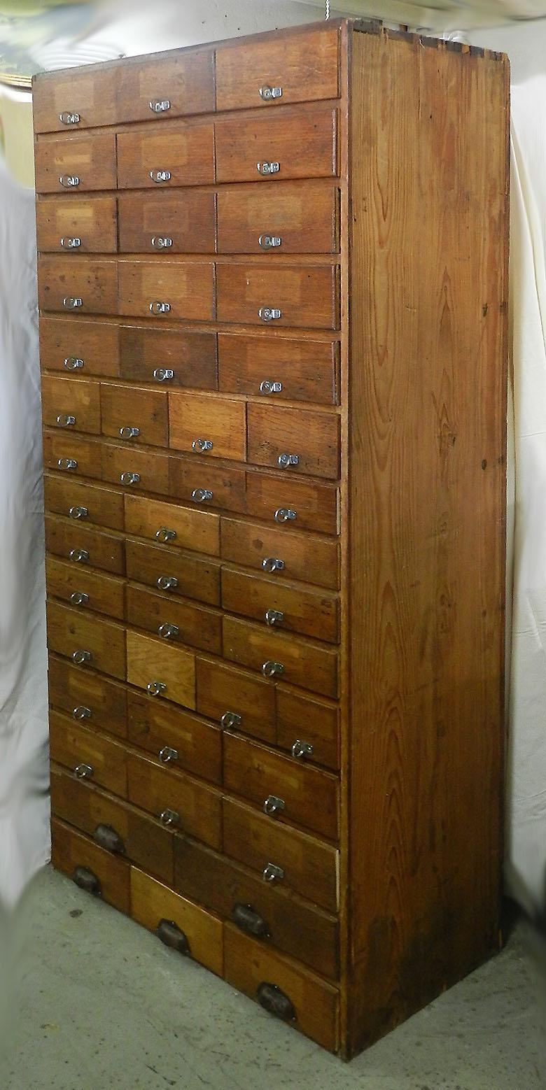 Midcentury bank of drawers, French, circa 1950-1960
Former shop or office chest of drawers
Meuble de Metier
Ideal for collectors, artists, Kitchen, filing, toys, apothecary, a handsome and practical piece for any interior
French provincial