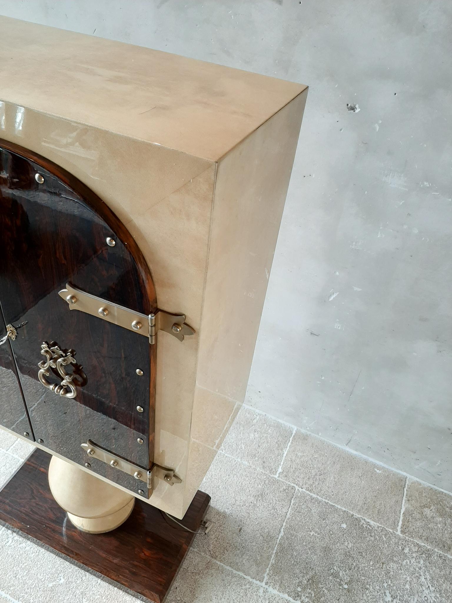 Midcentury Bar Cabinet by Aldo Tura in Wood and Goatskin 'Parchment' 1950s For Sale 10