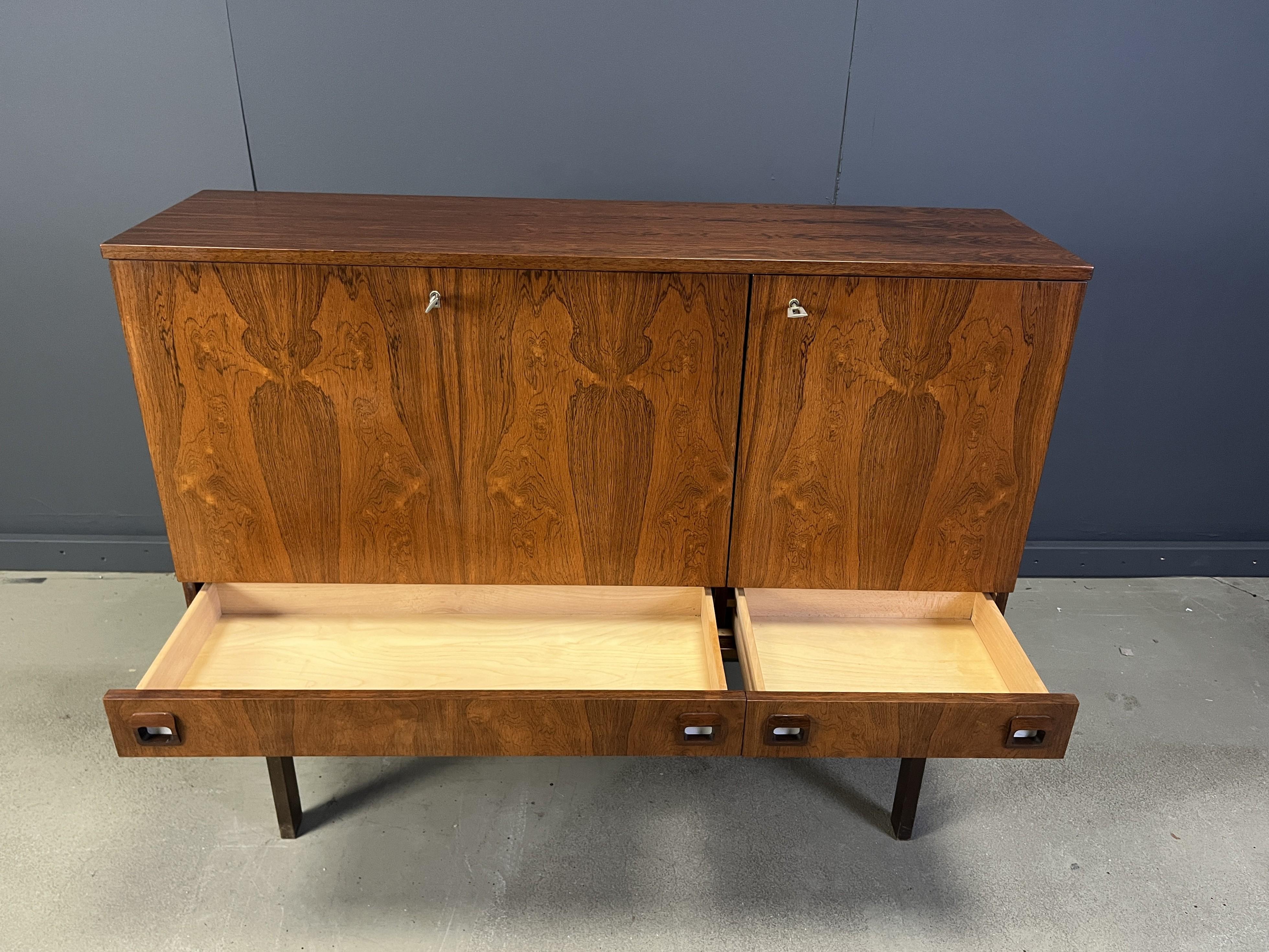 Legno Mobile bar di metà secolo di Fristho, anni '60 in vendita