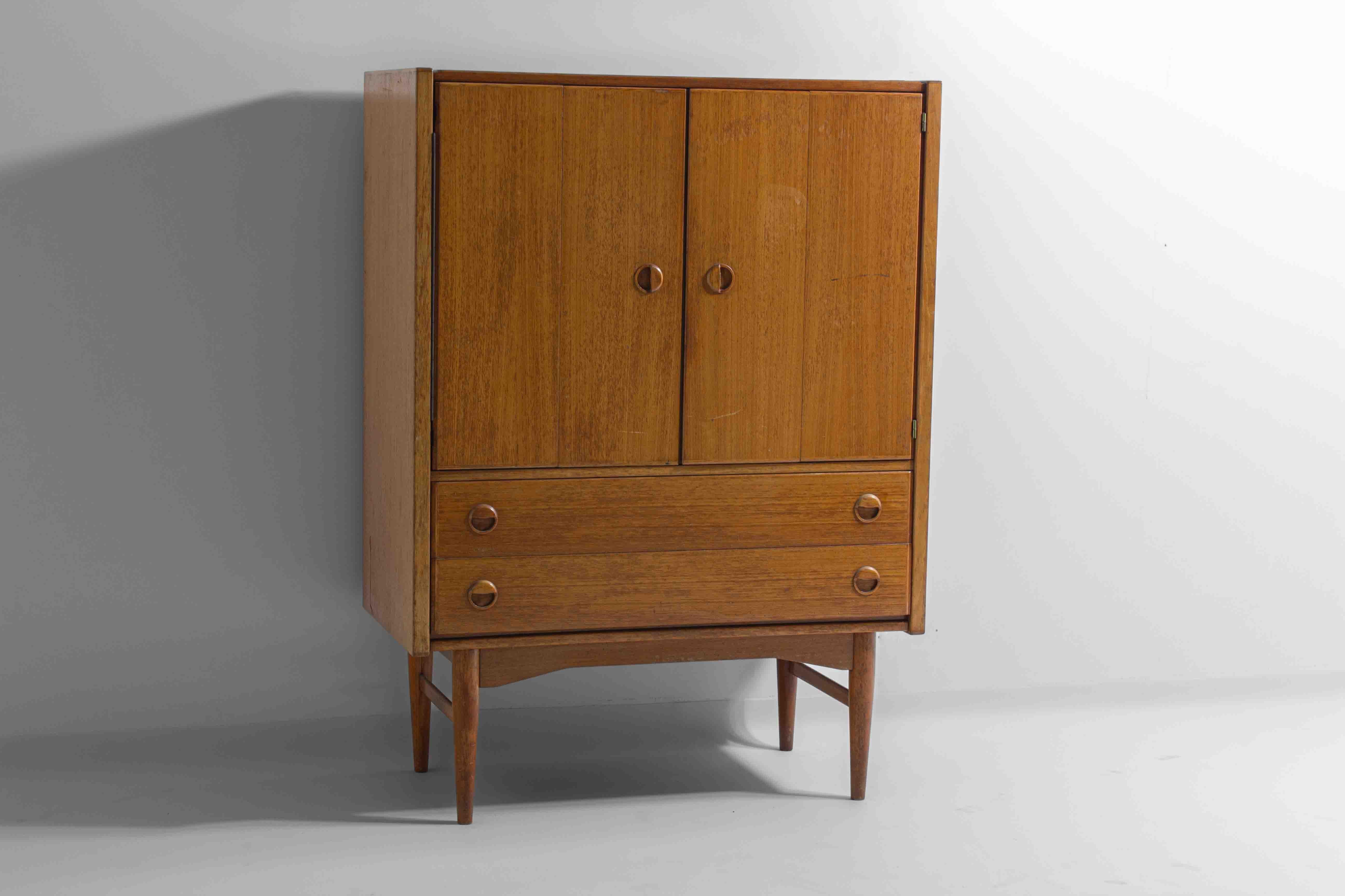 Mid-Century moderno Mobile bar di metà secolo in legno di faggio, Belgio 1960 in vendita