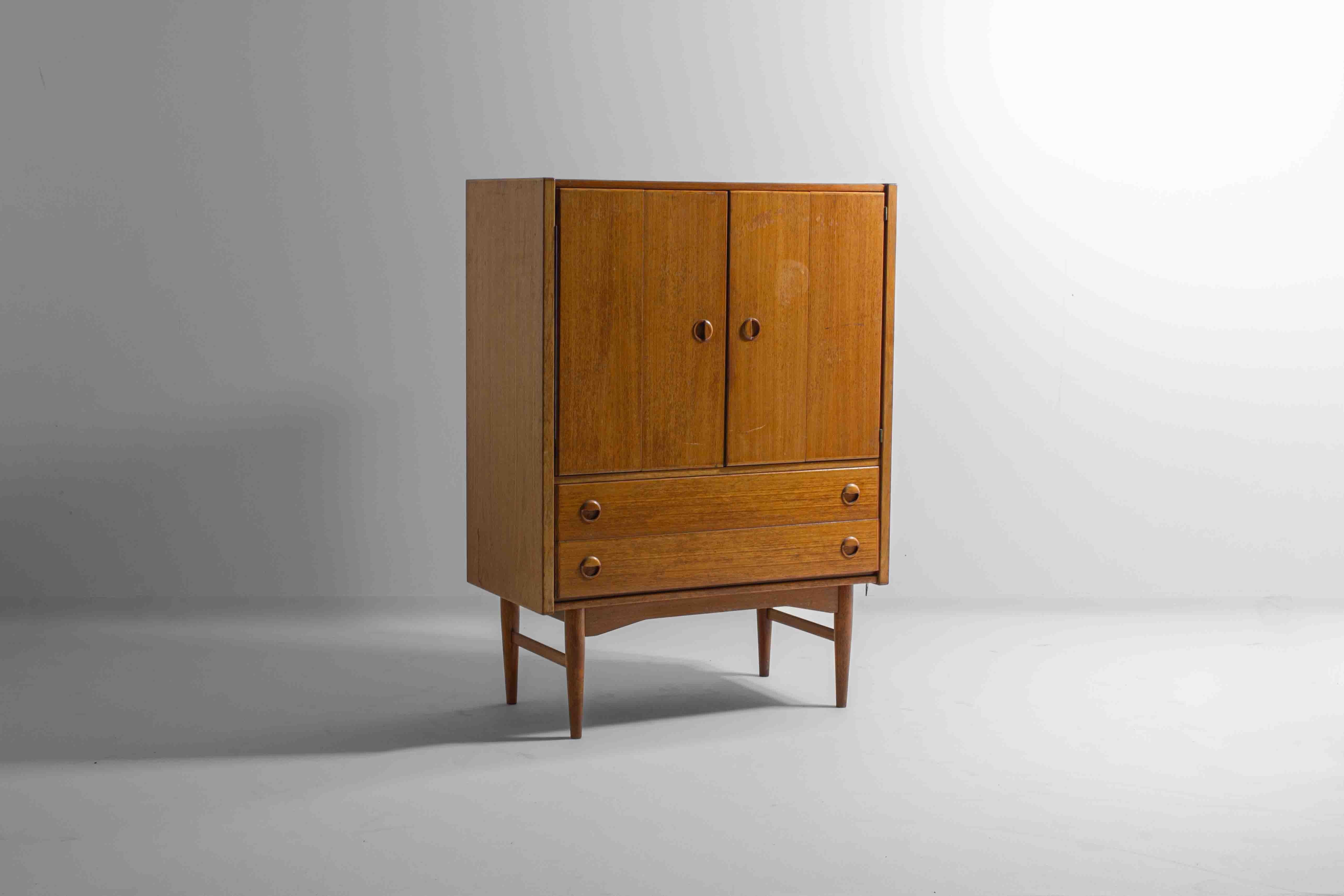 Faggio Mobile bar di metà secolo in legno di faggio, Belgio 1960 in vendita