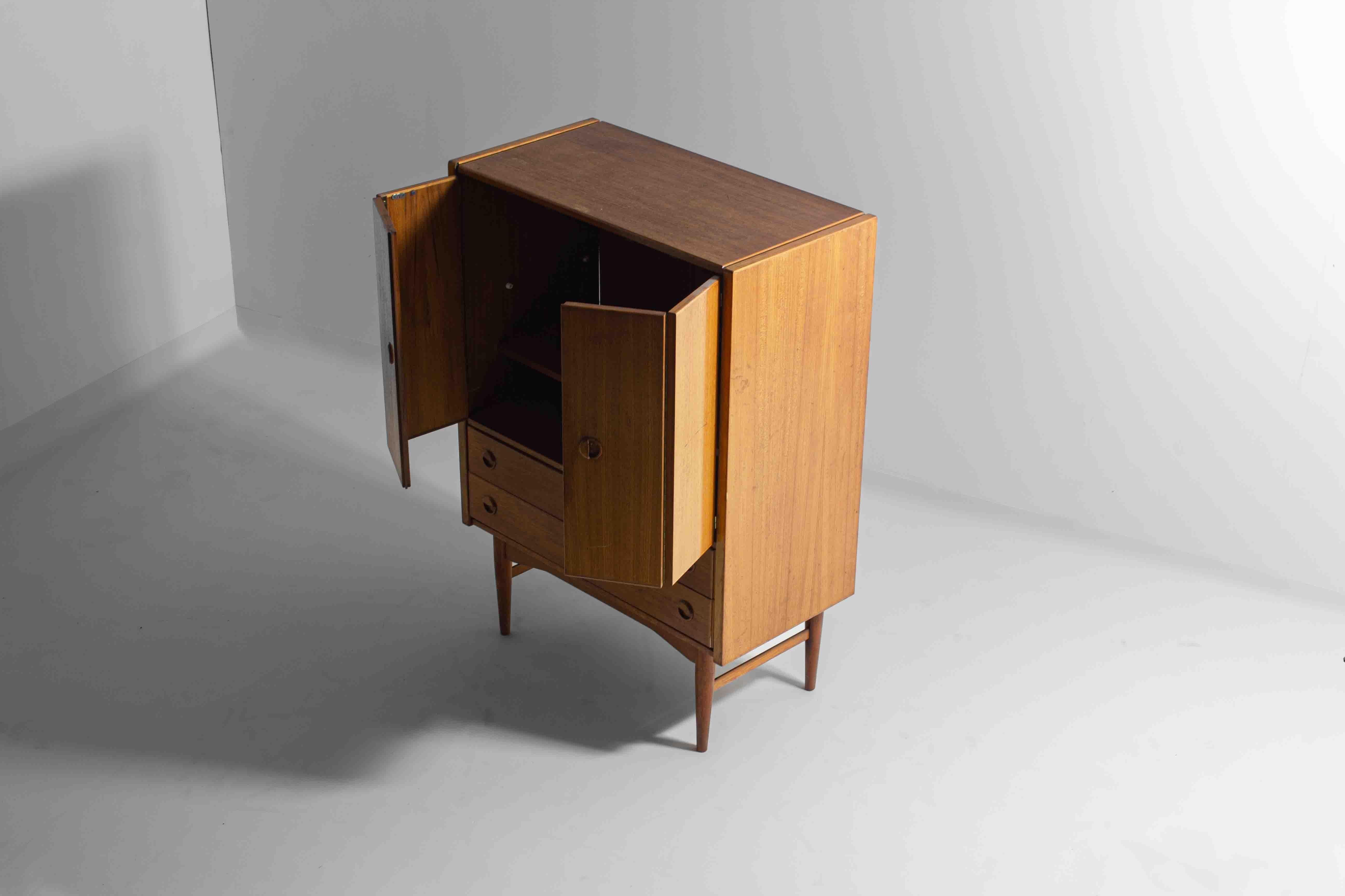 Mobile bar di metà secolo in legno di faggio, Belgio 1960 in vendita 2