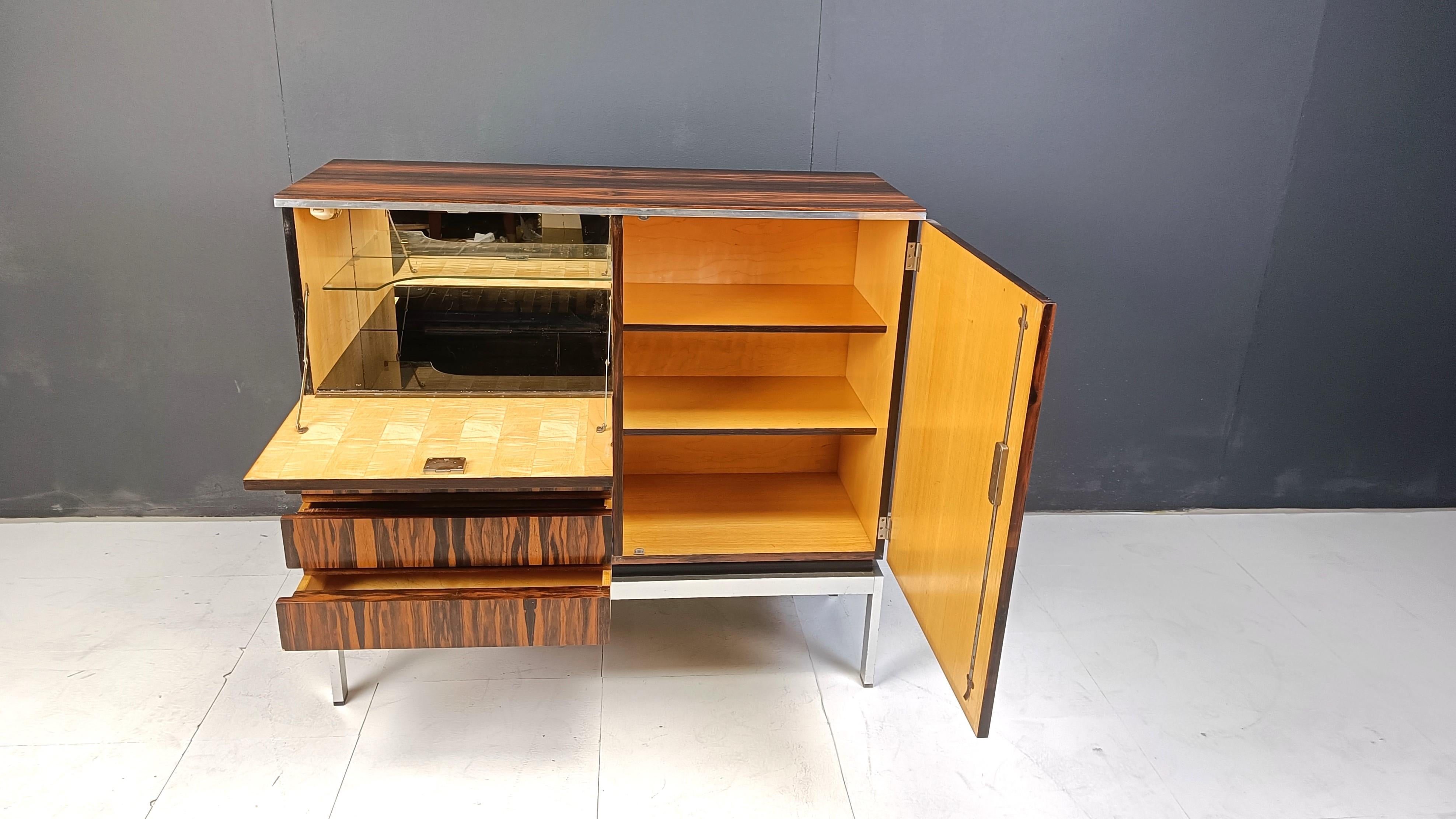 Barschrank aus der Mitte des Jahrhunderts aus exotischem Holz, 1960er Jahre im Angebot 2